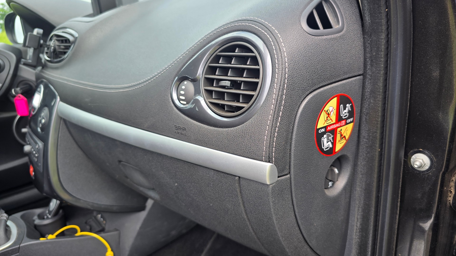 RENAULT Clio Grandtour 1.2 16V Turbo 20th Edition-image-17