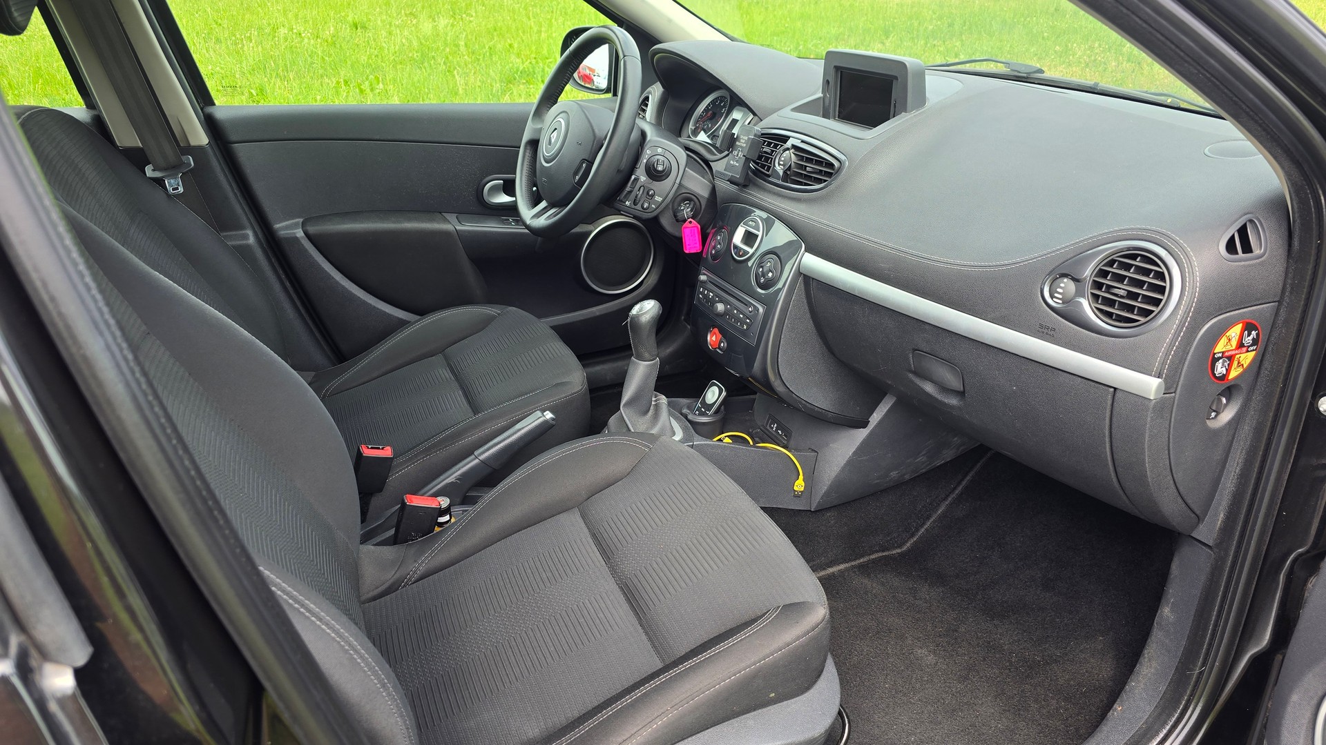 RENAULT Clio Grandtour 1.2 16V Turbo 20th Edition-image-15