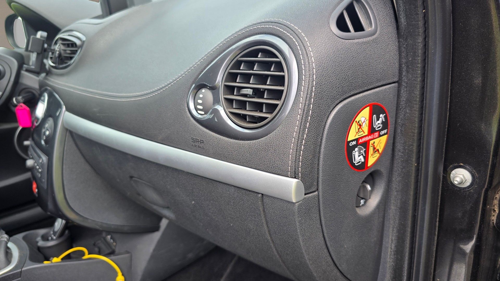 RENAULT Clio Grandtour 1.2 16V Turbo 20th Edition-image-17
