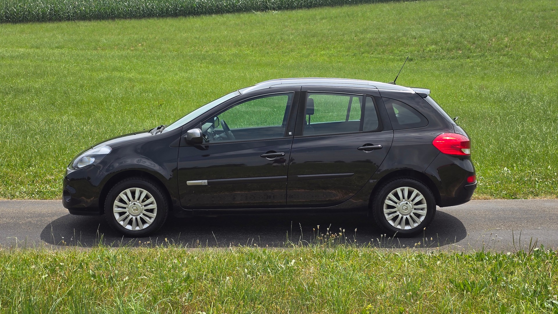 RENAULT Clio Grandtour 1.2 16V Turbo 20th Edition-image-2