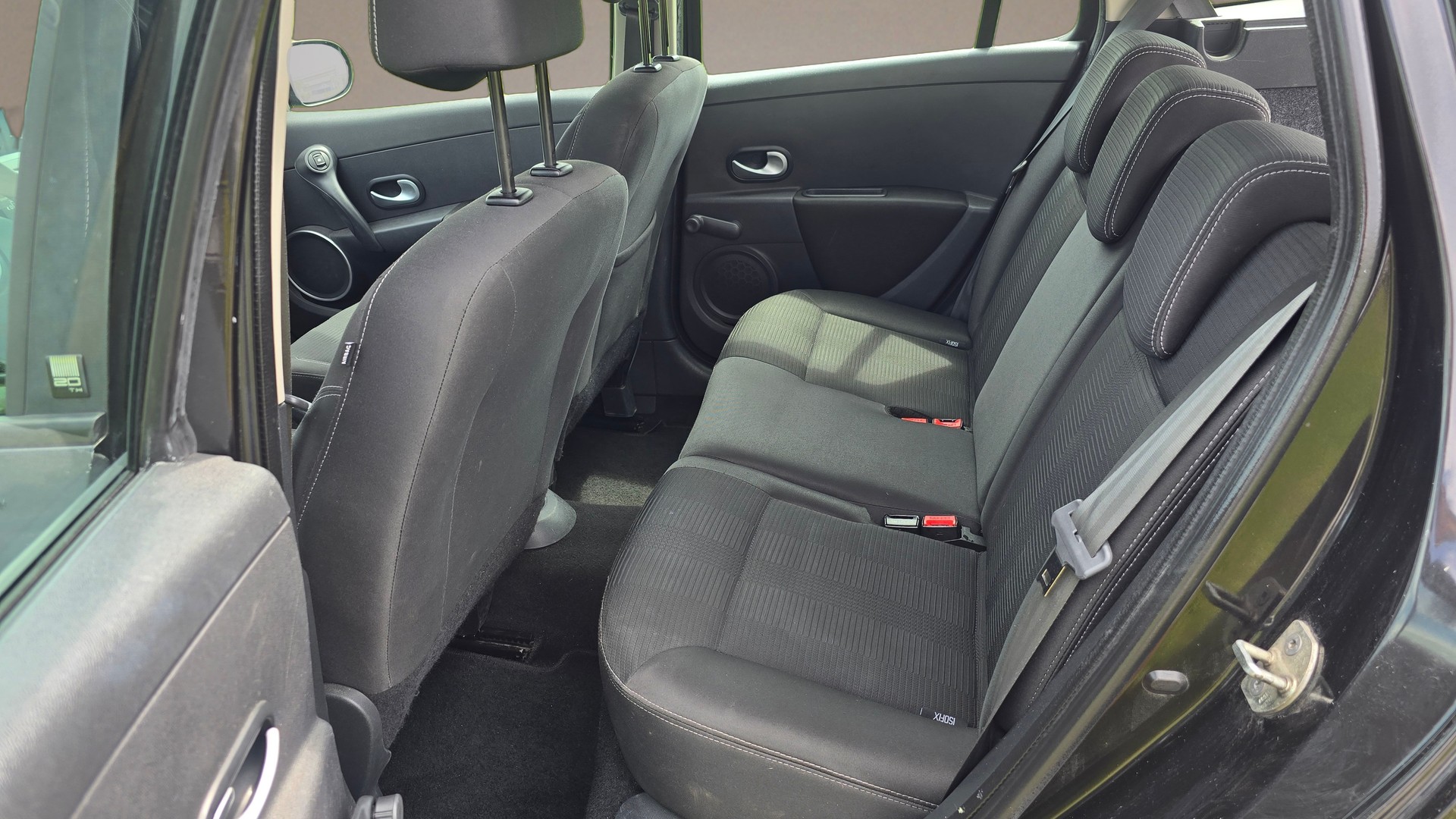 RENAULT Clio Grandtour 1.2 16V Turbo 20th Edition-image-12