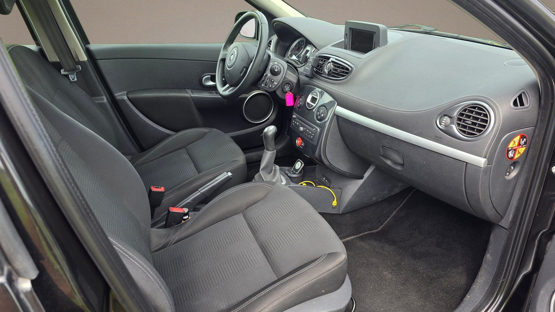 RENAULT Clio Grandtour 1.2 16V Turbo 20th Edition-image-15