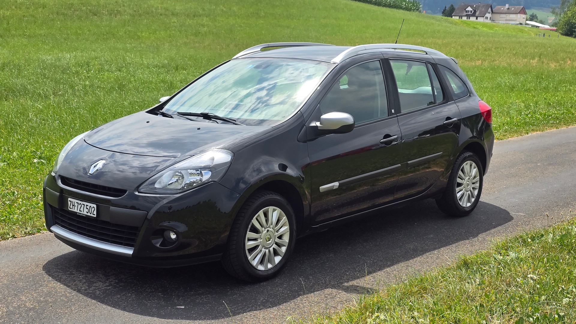 RENAULT Clio Grandtour 1.2 16V Turbo 20th Edition-image-0