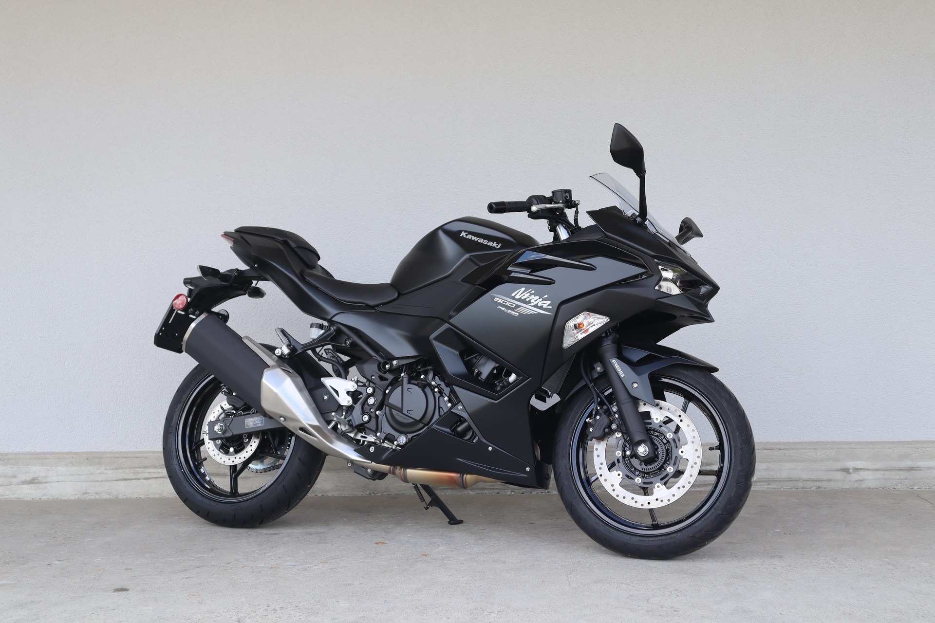 KAWASAKI Ninja 500-showroom-element-1