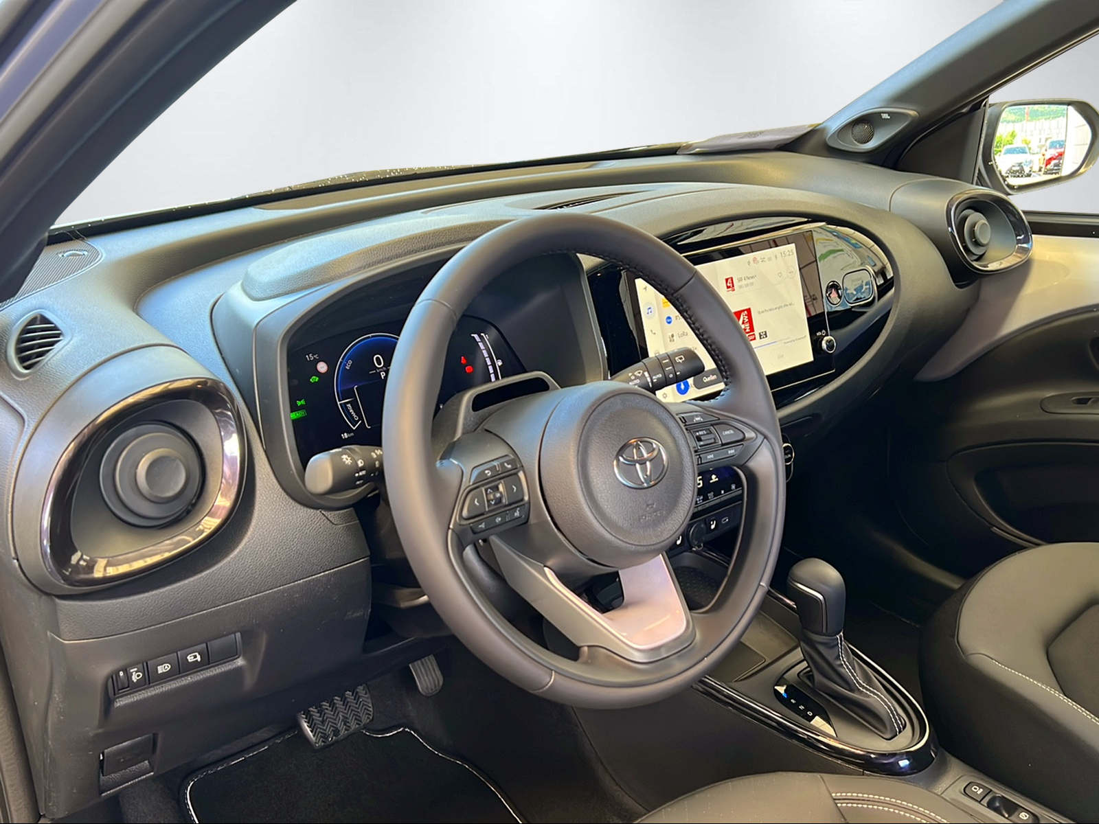 TOYOTA Aygo X 1.5 VVT-i HSD Style-image-13