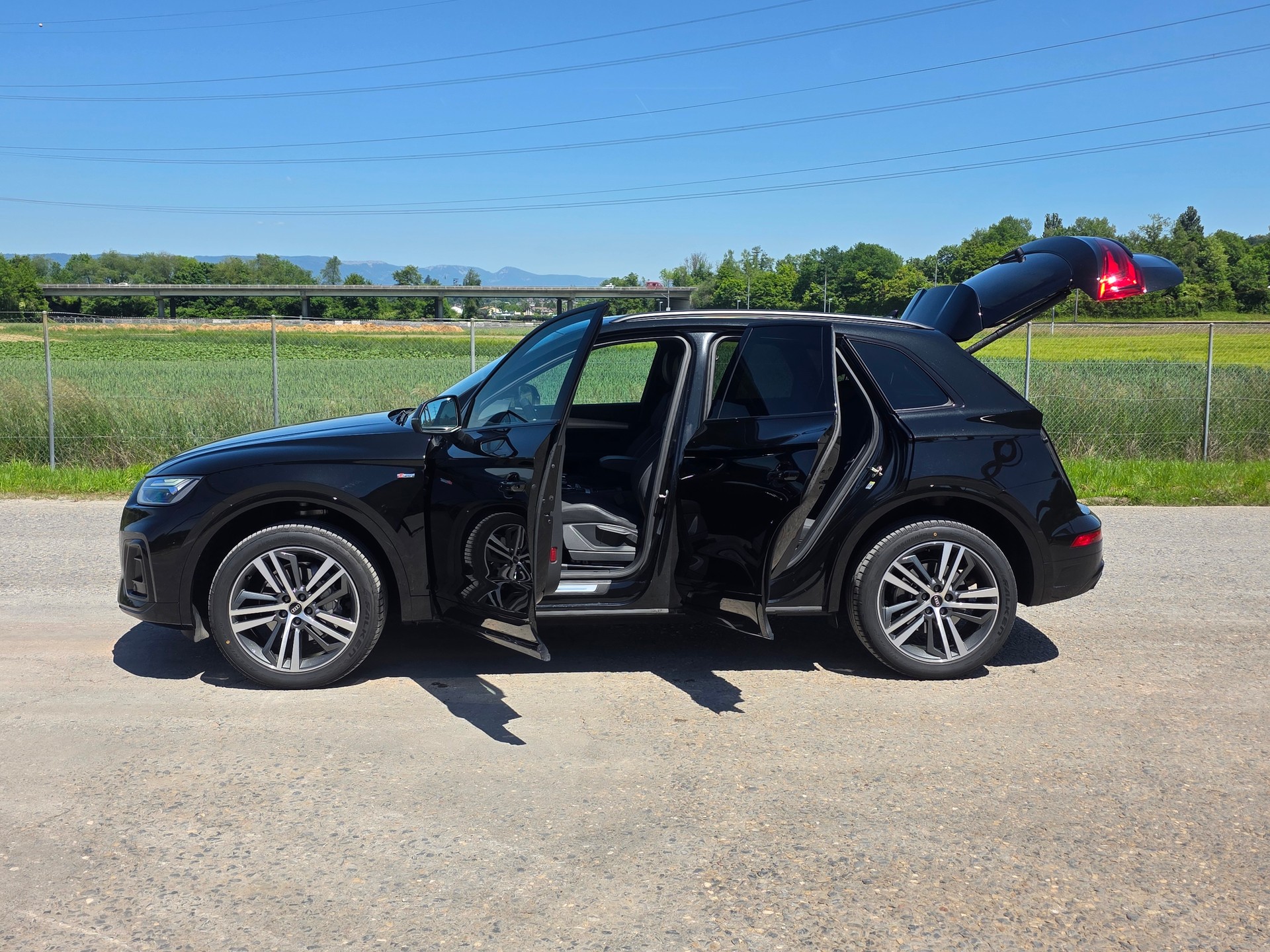AUDI Q5 40 TDI Black Edition quattro S-tronic-image-3