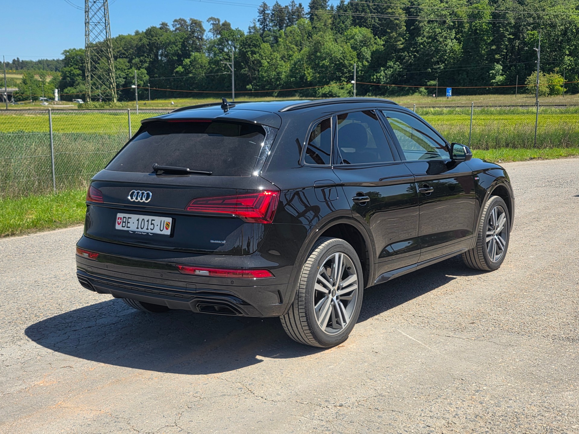 AUDI Q5 40 TDI Black Edition quattro S-tronic-image-5