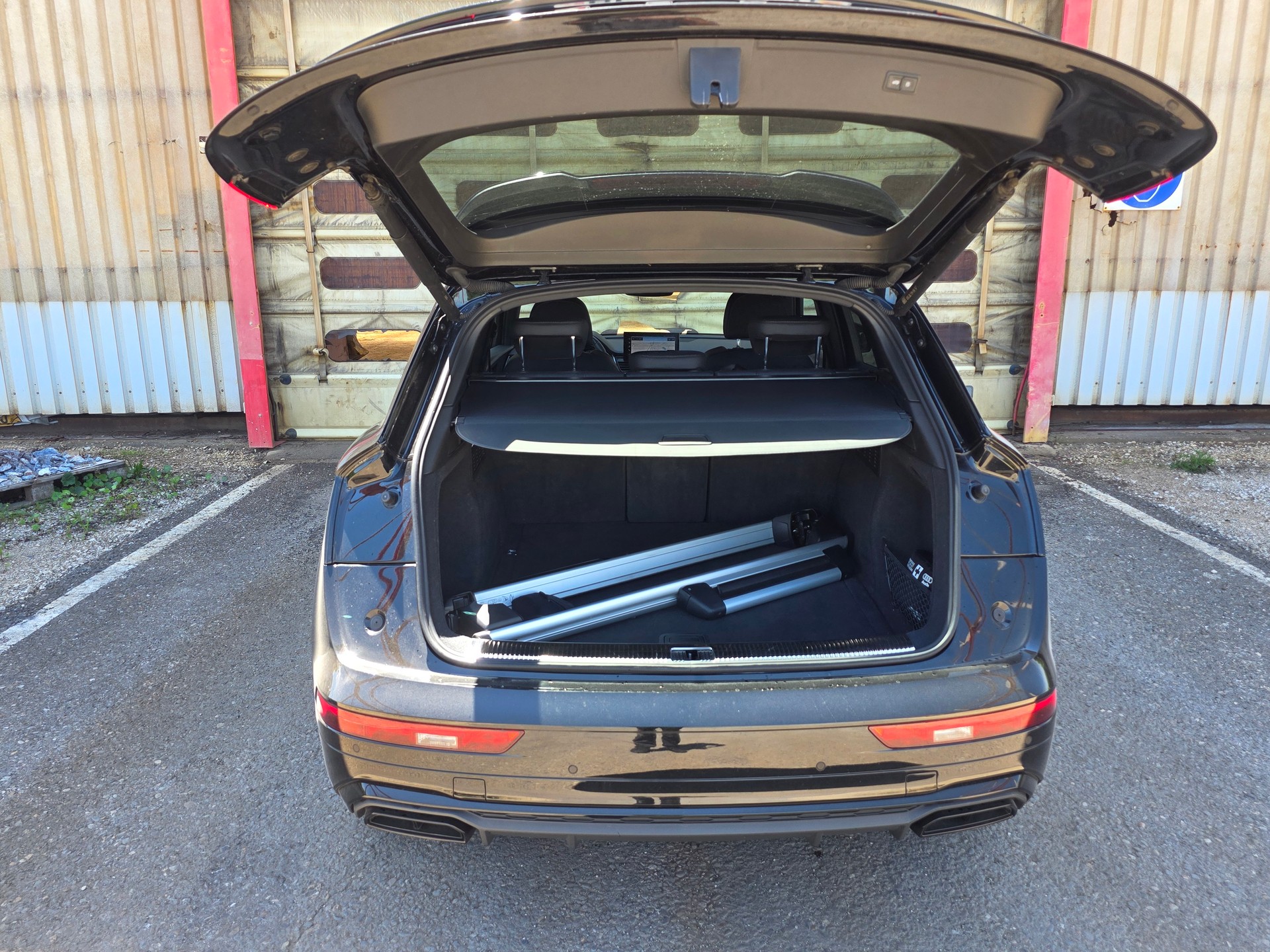 AUDI Q5 40 TDI Black Edition quattro S-tronic-image-11