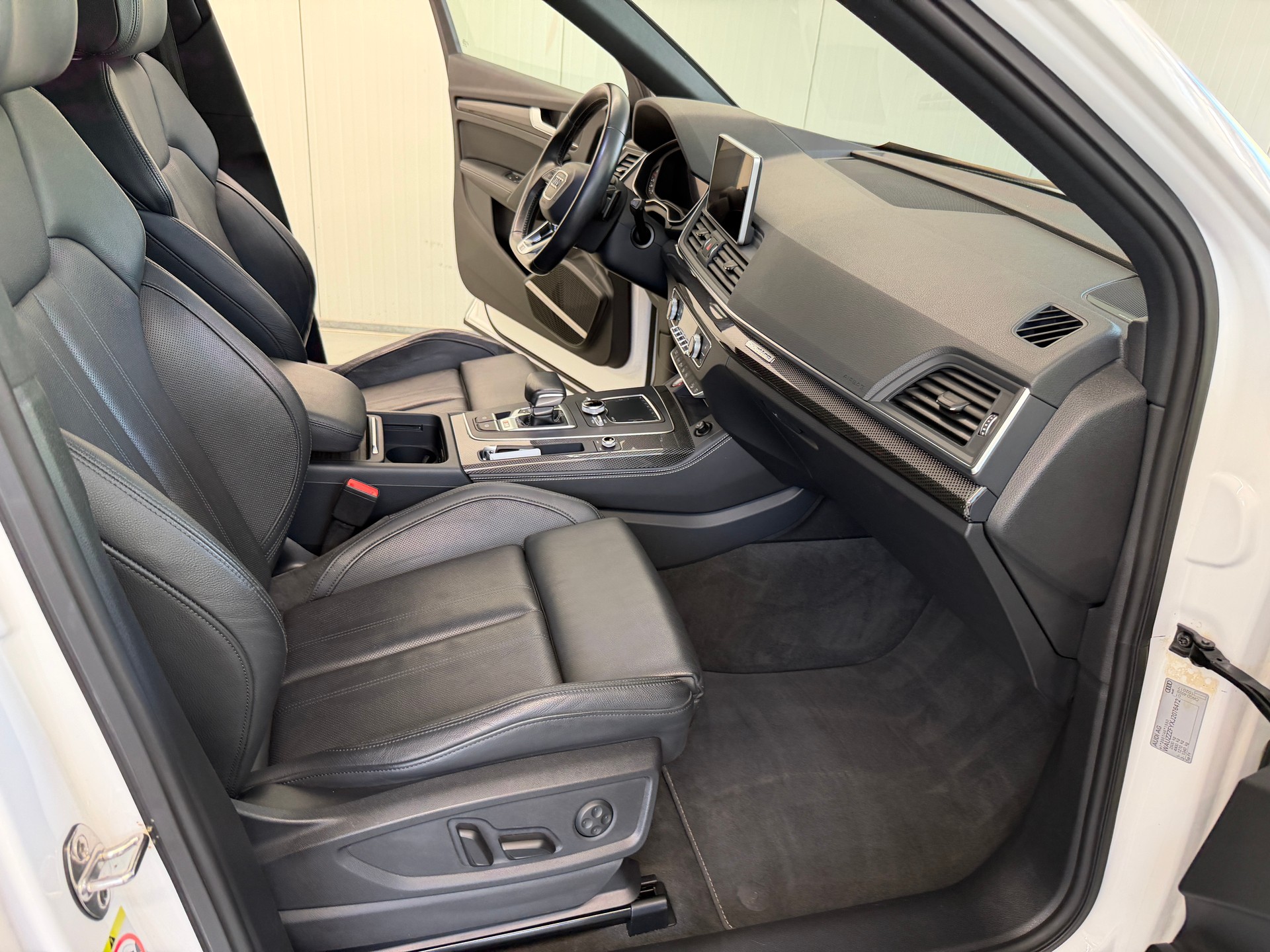 AUDI SQ5 3.0 TFSI quattro S-tronic-image-17
