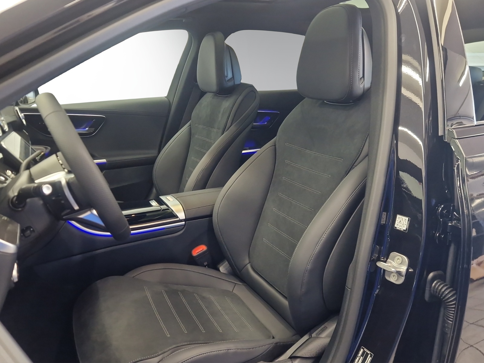 MERCEDES-BENZ C 300 4 Matic-image-4