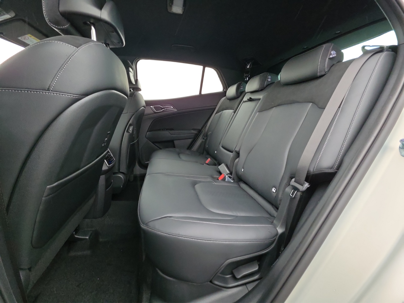 KIA Sportage 1.6 T-GDi Hybrid Black Edition-image-5