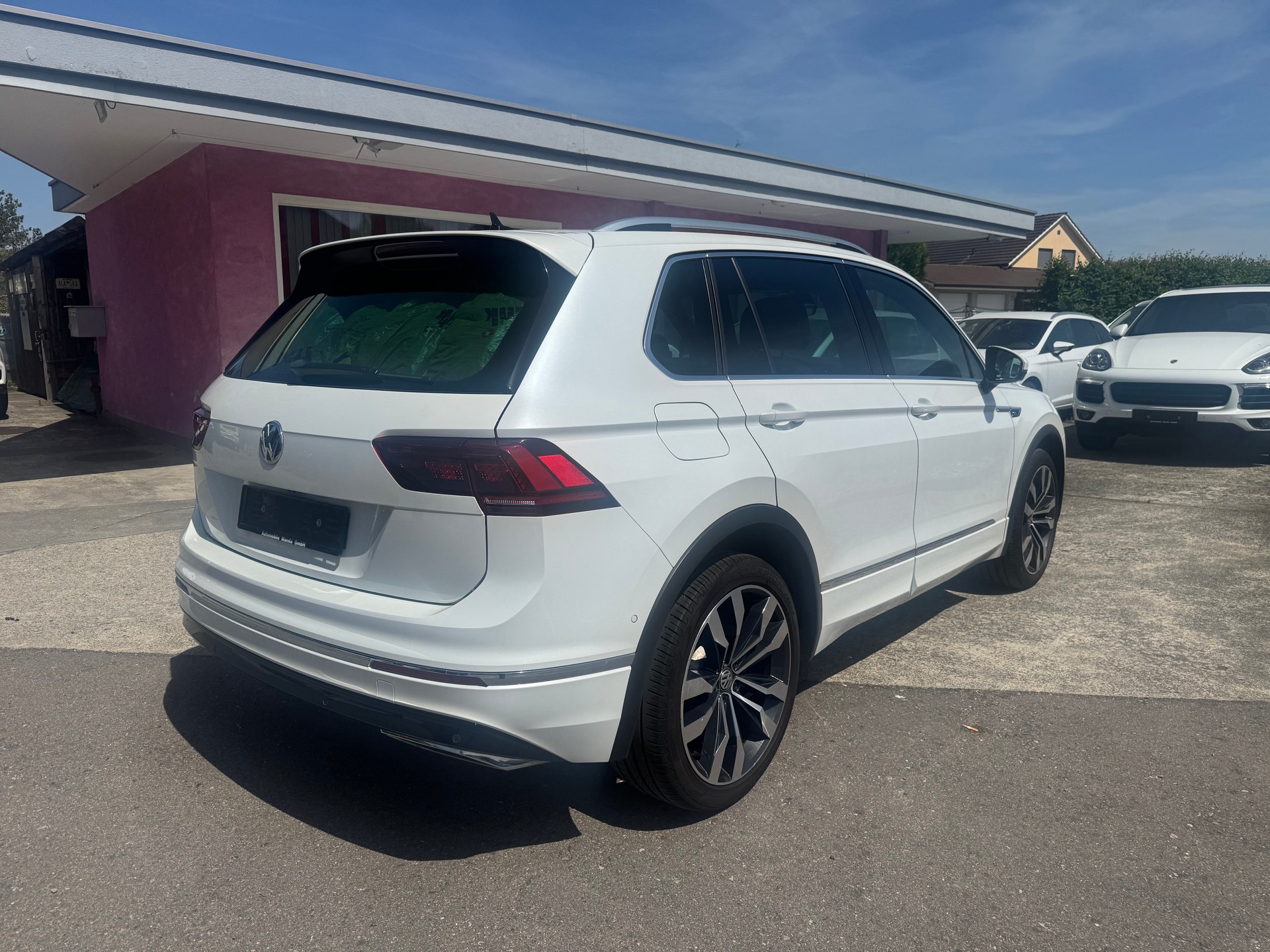 VW Tiguan 2.0TSI Highline 4Motion DSG R-Line-image-3