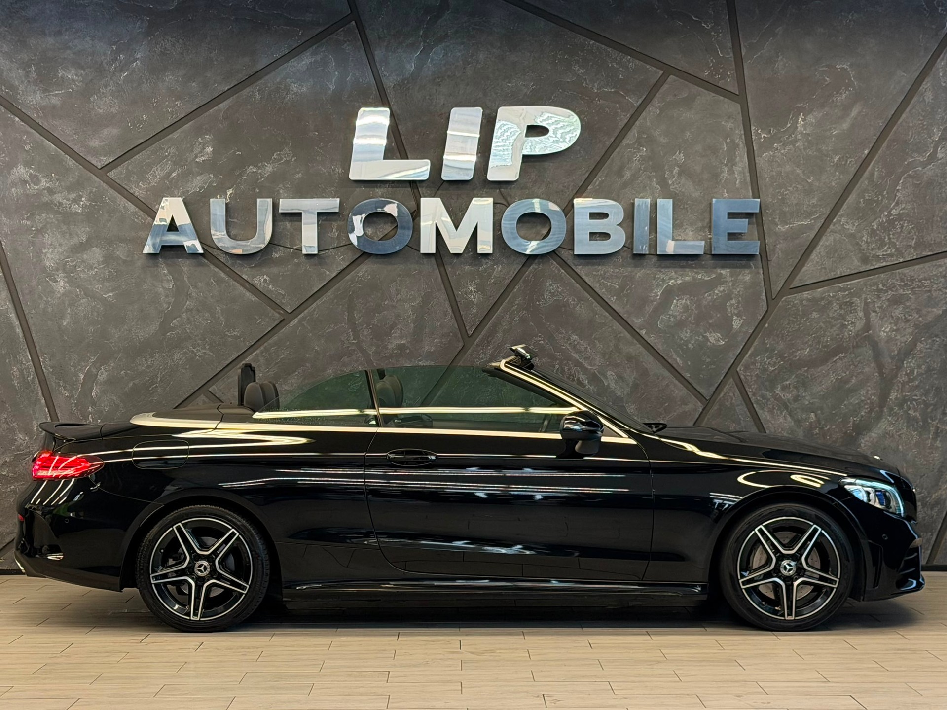 MERCEDES-BENZ C 300 AMG Line Cabriolet 9G-Tronic-showroom-element-3