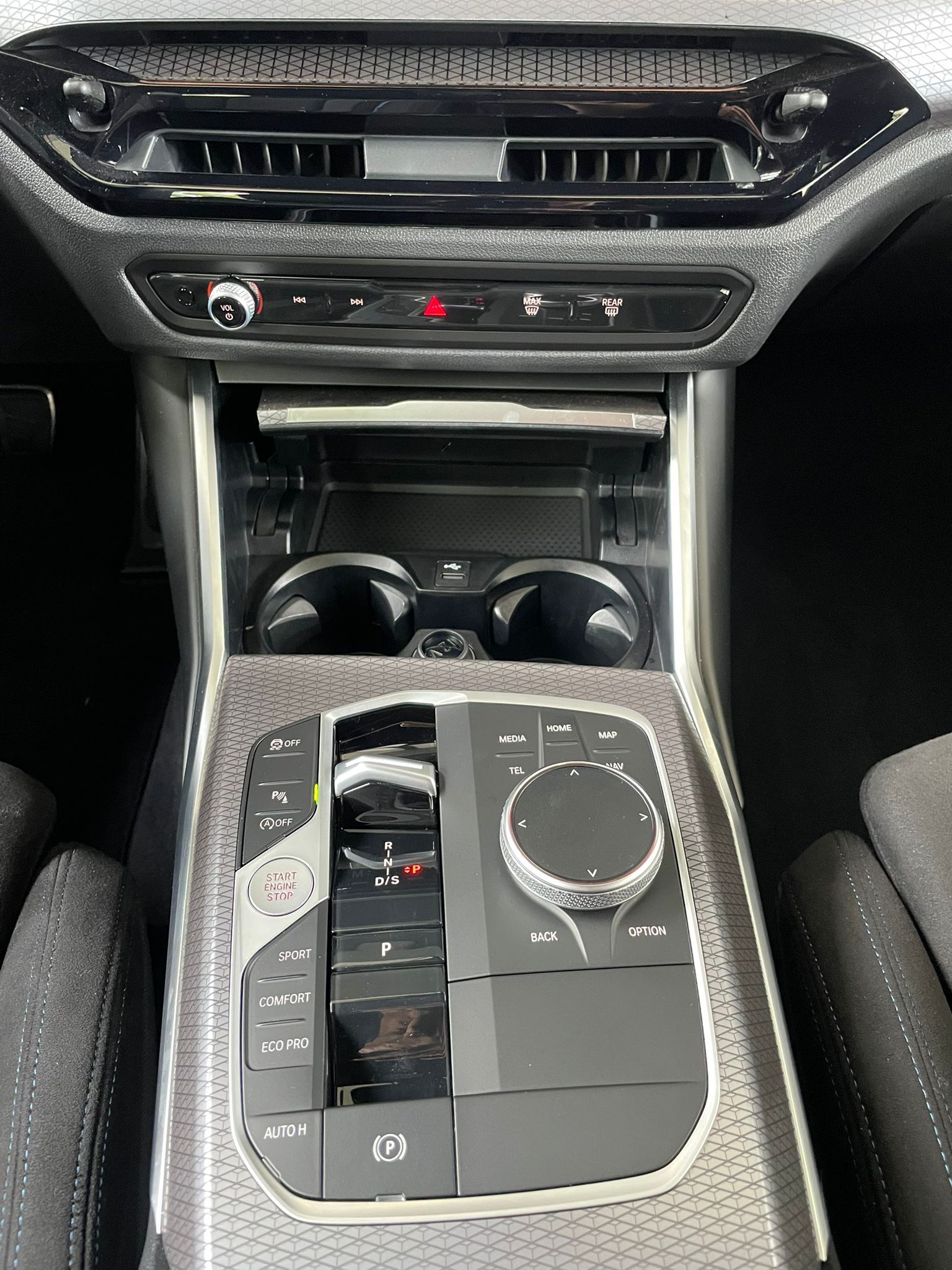 BMW 330i xDrive SAG Touring-image-9