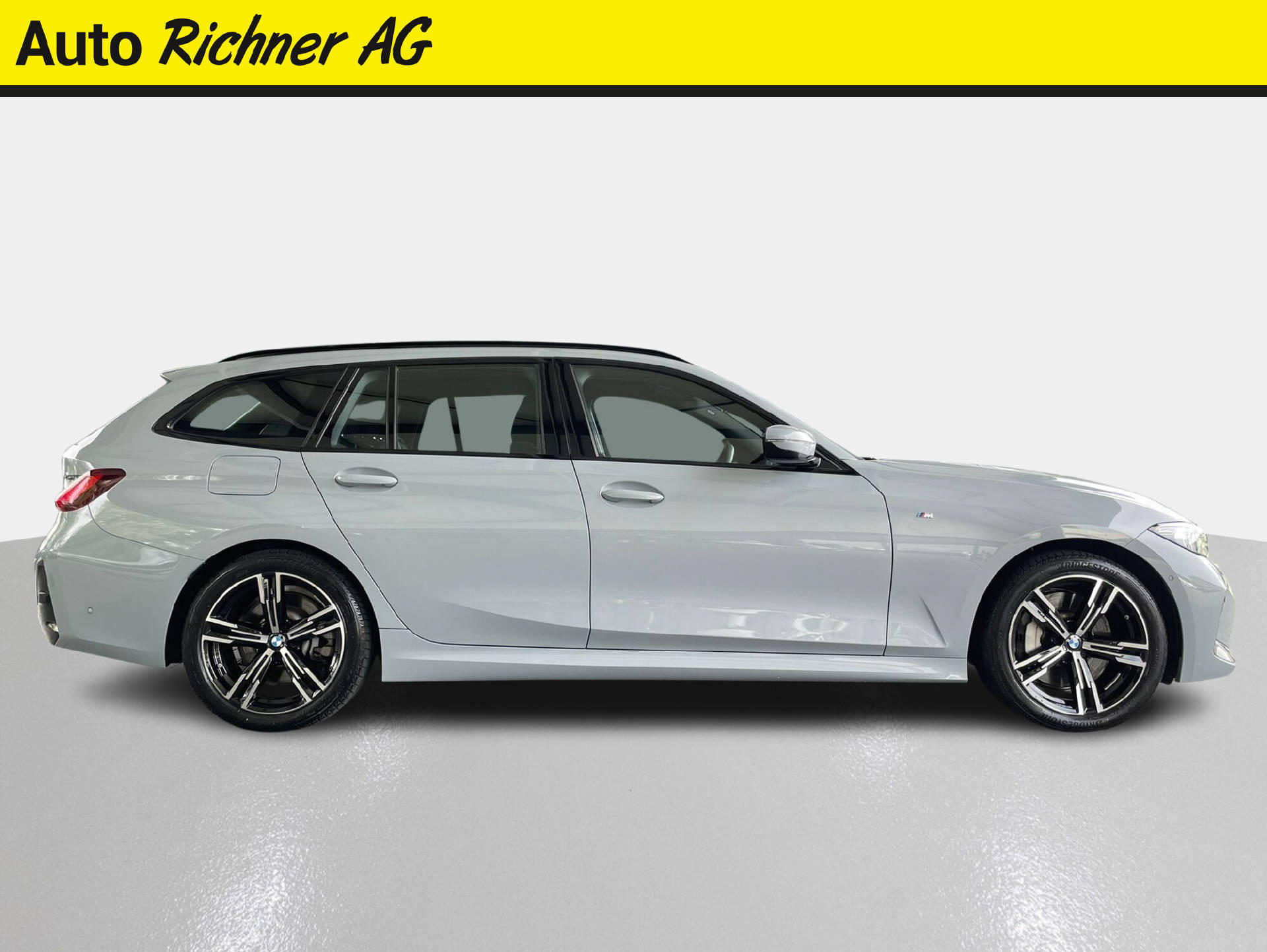 BMW 330i xDrive SAG Touring-image-2