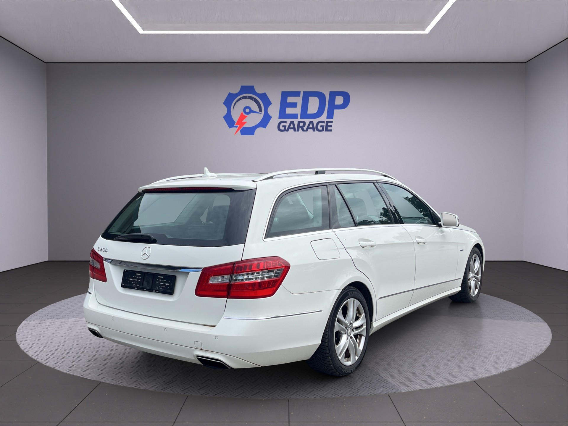 MERCEDES-BENZ E 200 CGI BlueEfficiency Avantgarde 7G-Tronic-image-5