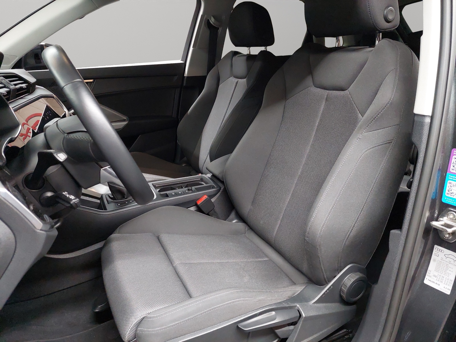AUDI Q3 35 TDI S line quattro S-tronic-image-5