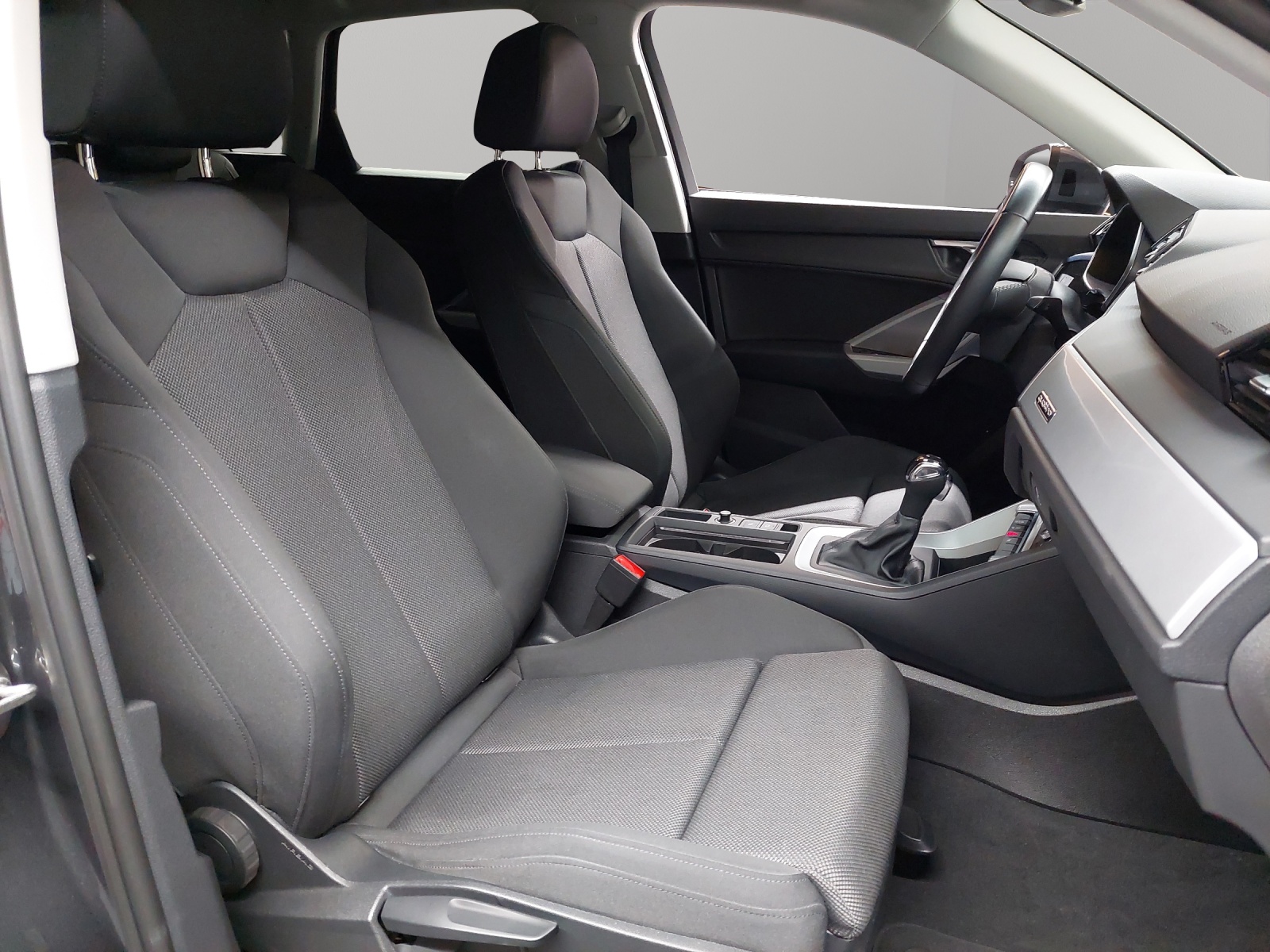 AUDI Q3 35 TDI S line quattro S-tronic-image-8