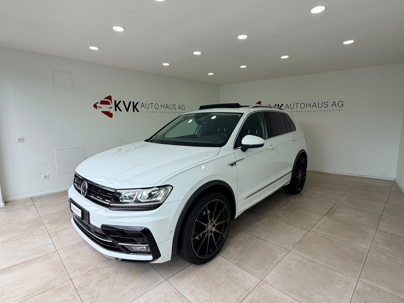 VW Tiguan 2.0 TDI R-Line 4Motion DSG-image-0