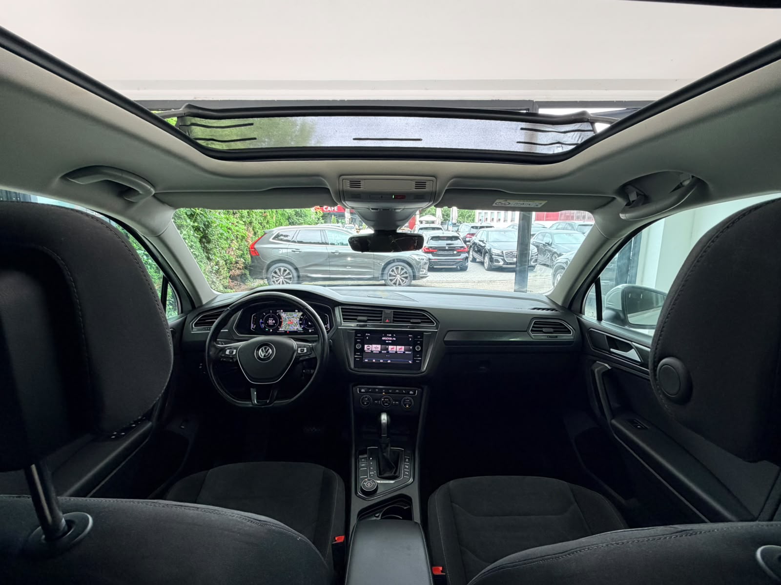 VW Tiguan 2.0 TDI R-Line 4Motion DSG-image-6