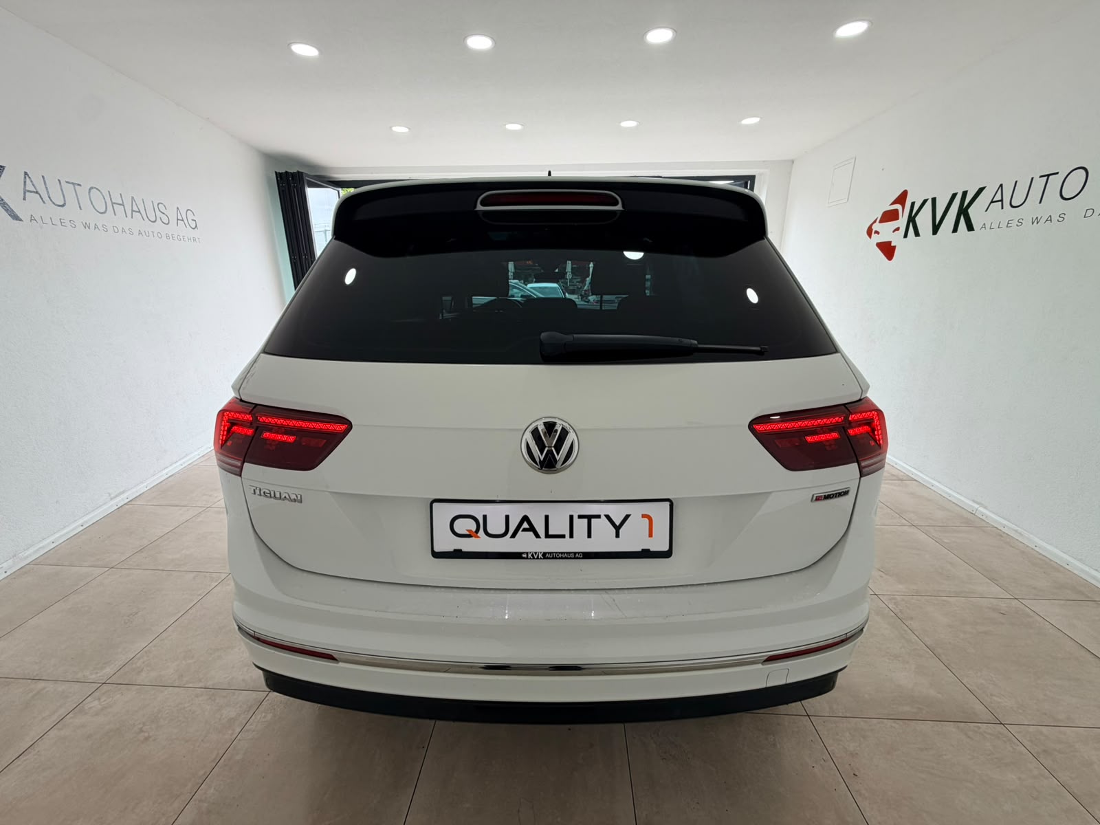 VW Tiguan 2.0 TDI R-Line 4Motion DSG-image-5