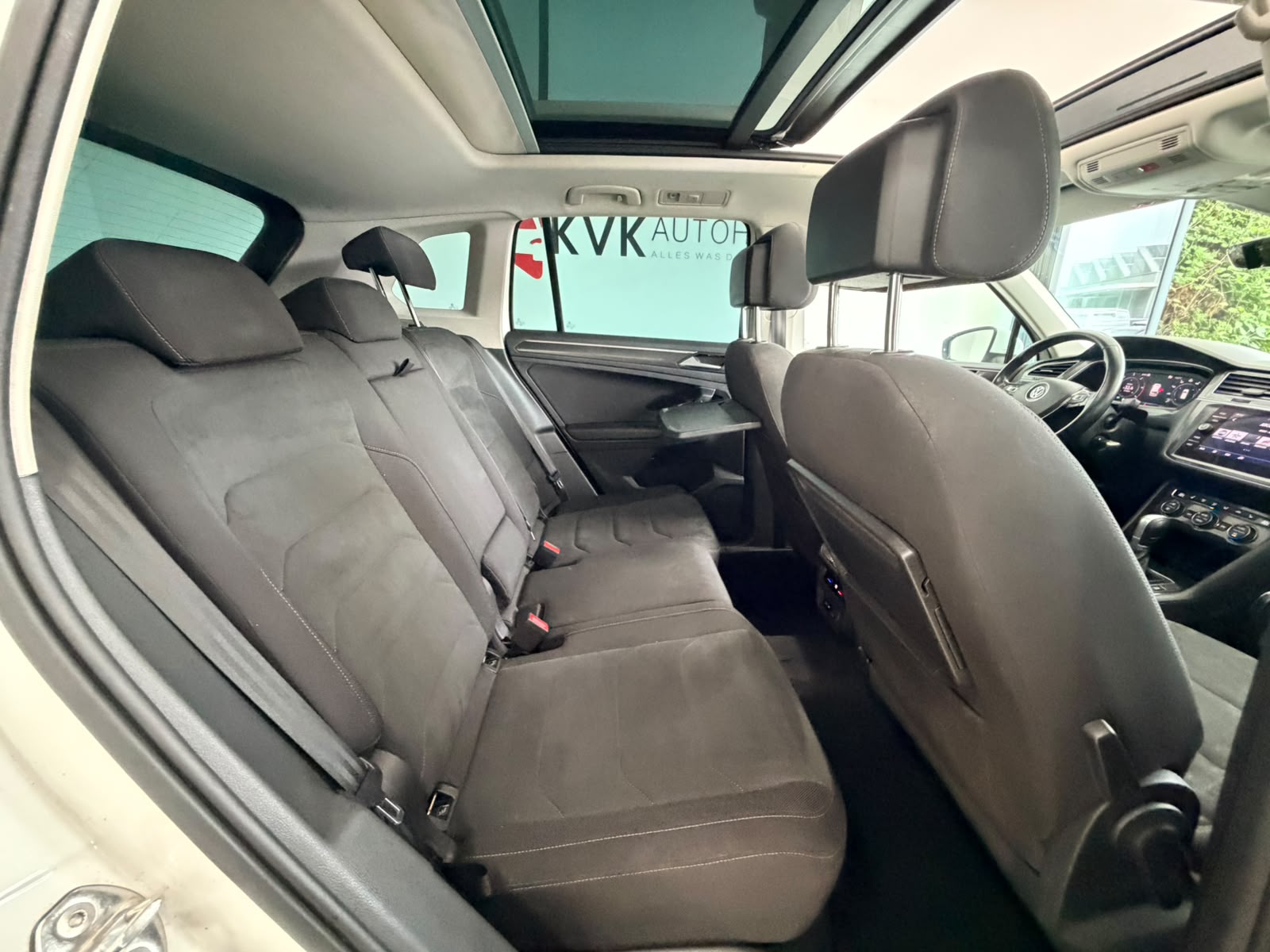 VW Tiguan 2.0 TDI R-Line 4Motion DSG-image-12