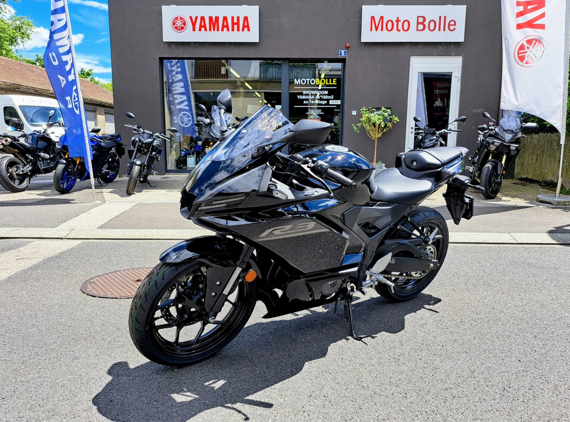 YAMAHA YZF-R3-showroom-element-3