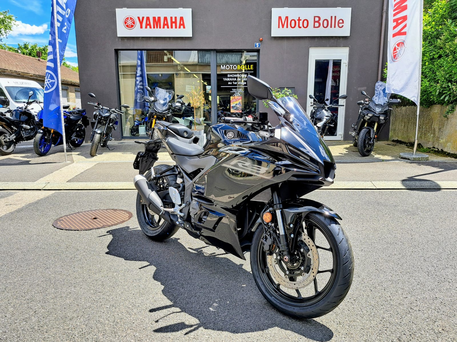 YAMAHA YZF-R3-showroom-element-1
