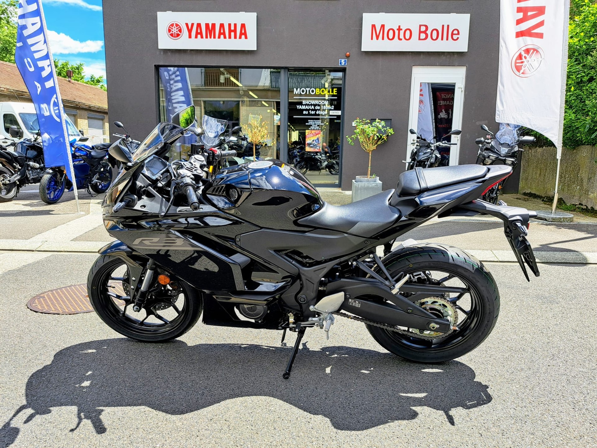 YAMAHA YZF-R3-showroom-element-2