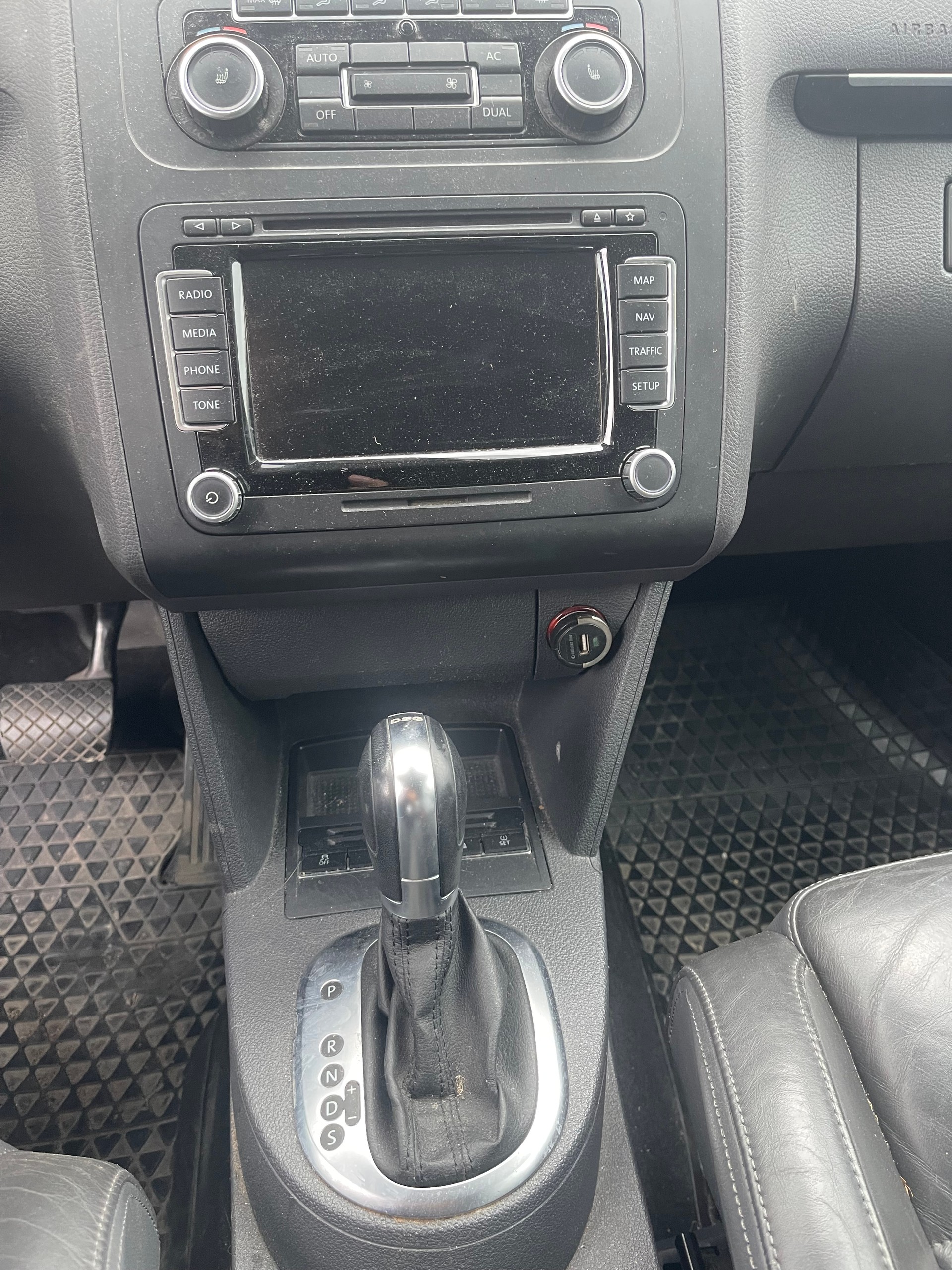 VW Touran 1.4 TSI Highline DSG-image-5