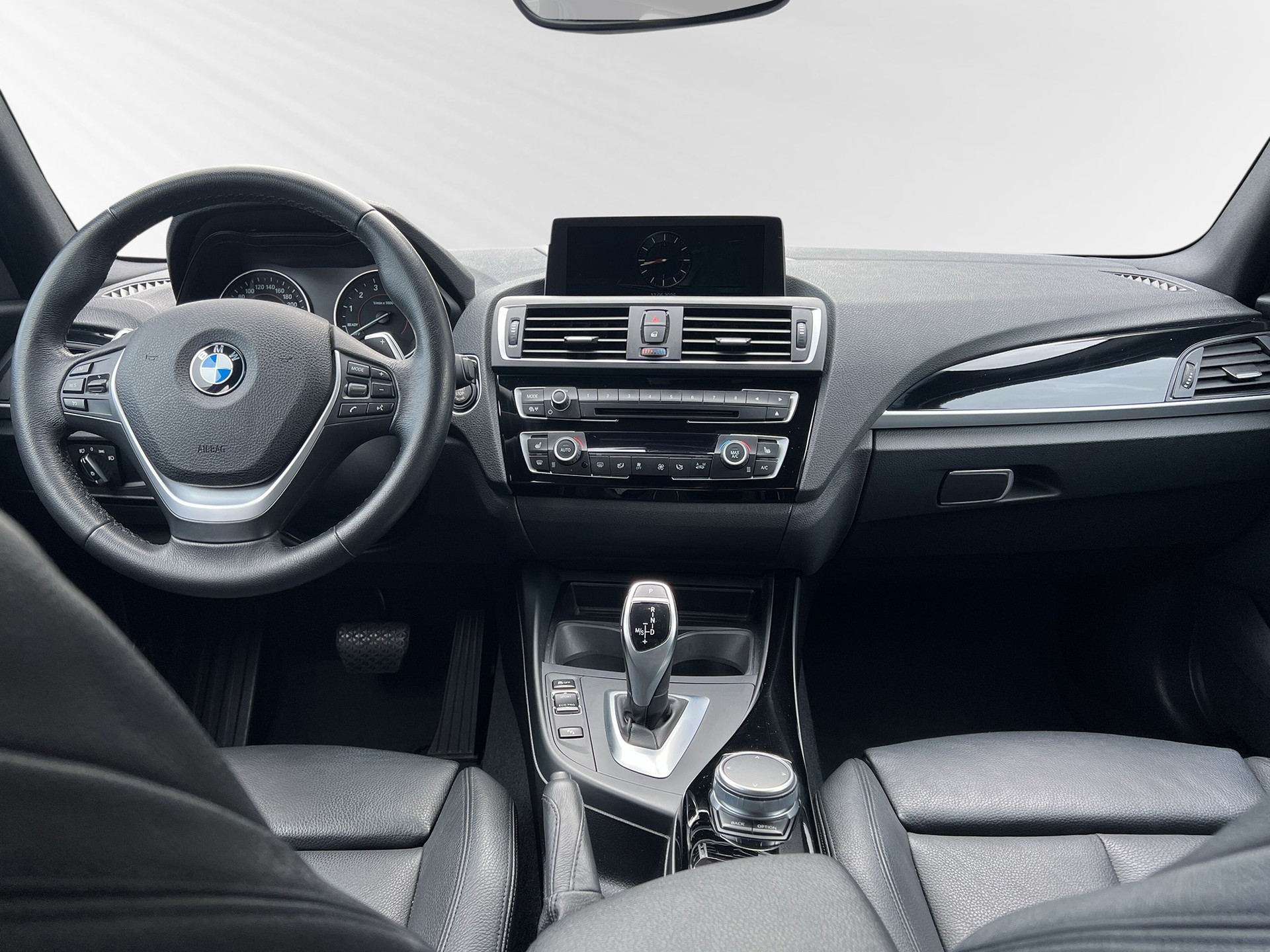 BMW 120i Sport Line Steptronic-image-5