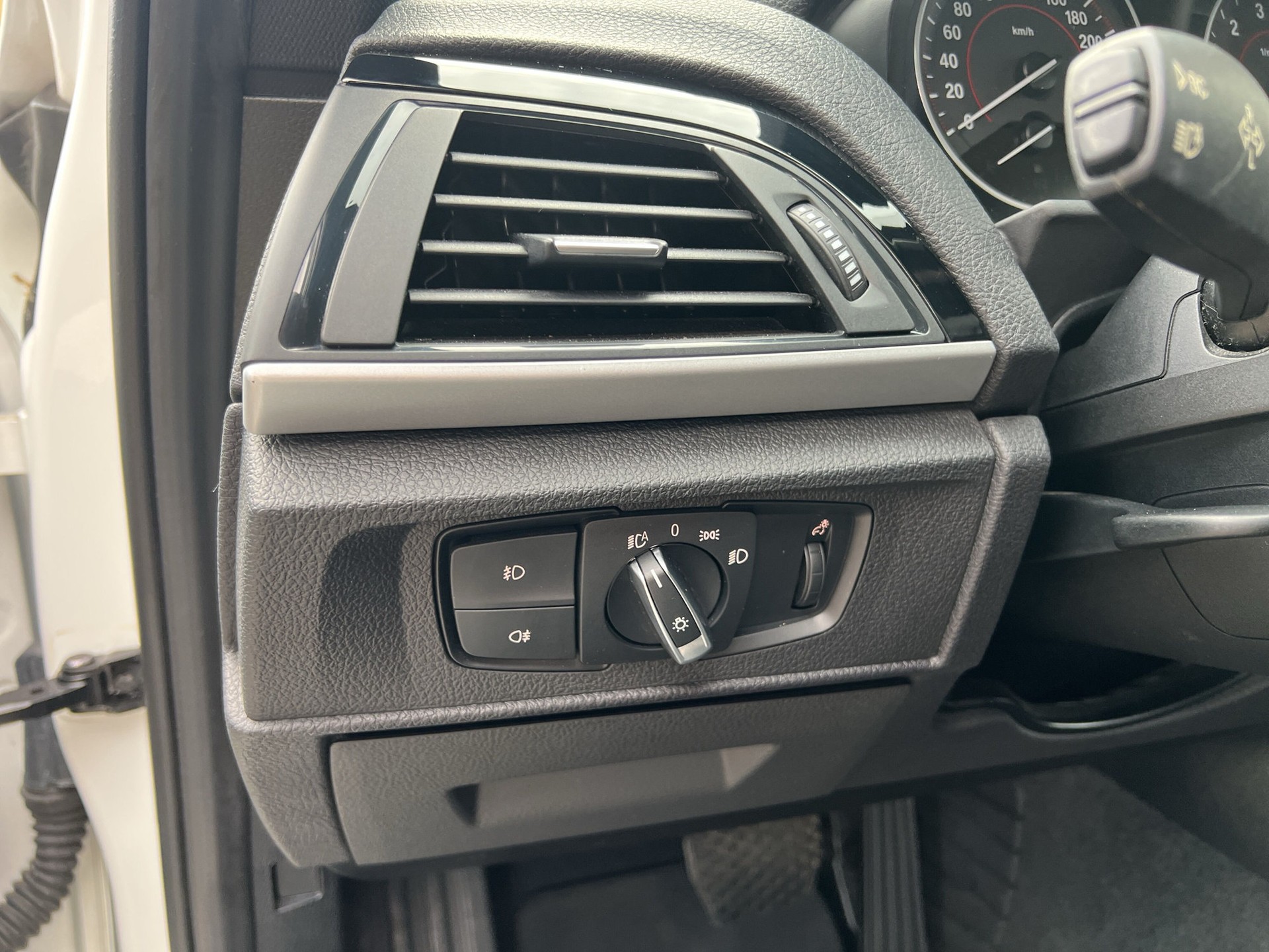 BMW 120i Sport Line Steptronic-image-19