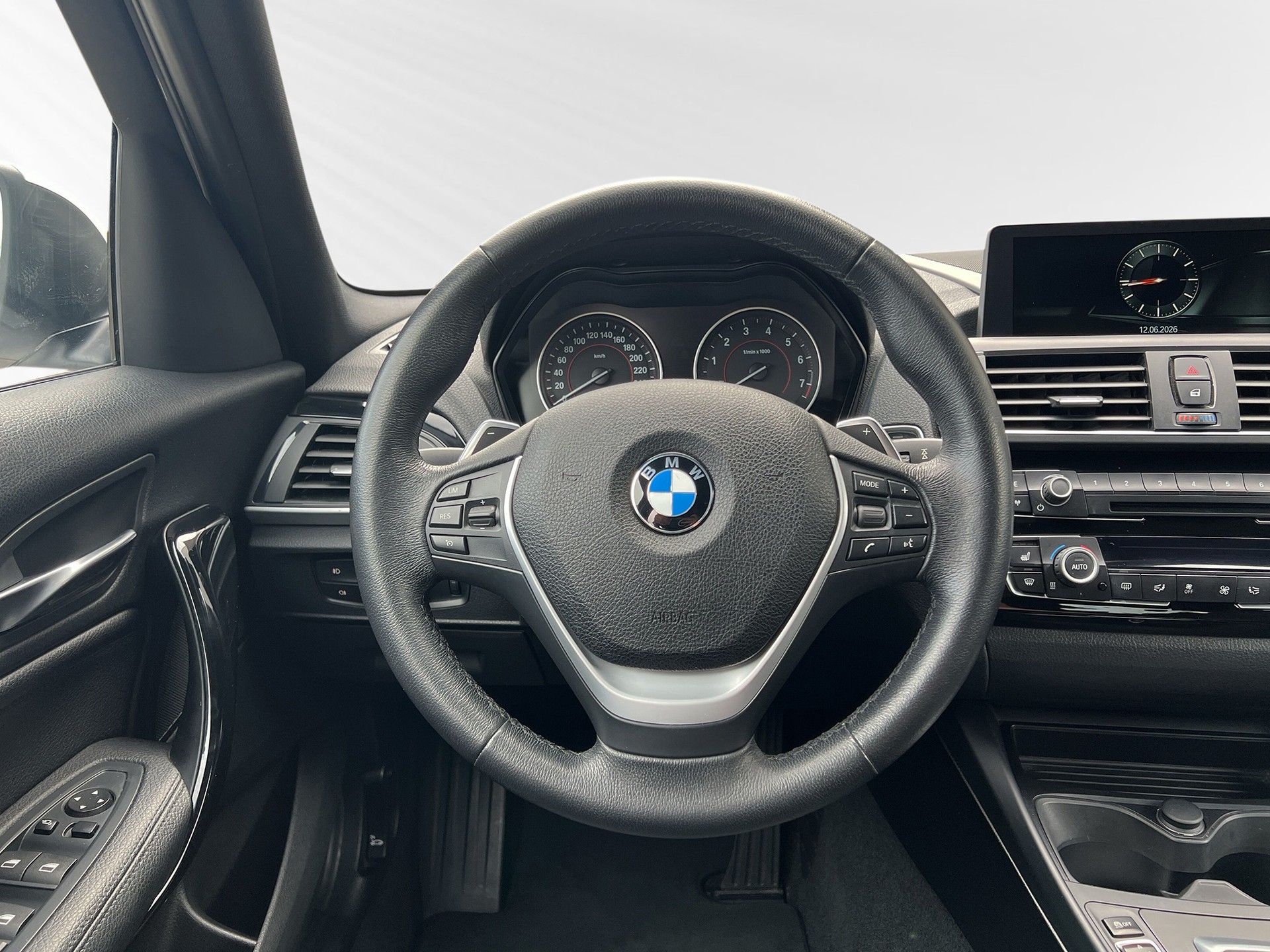 BMW 120i Sport Line Steptronic-image-4