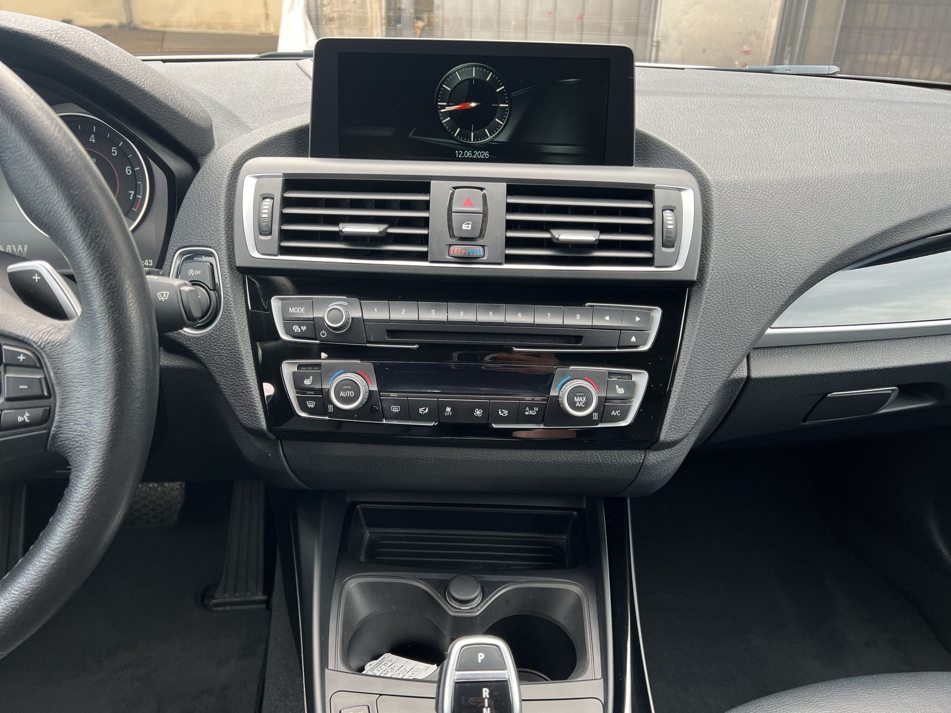BMW 120i Sport Line Steptronic-image-10