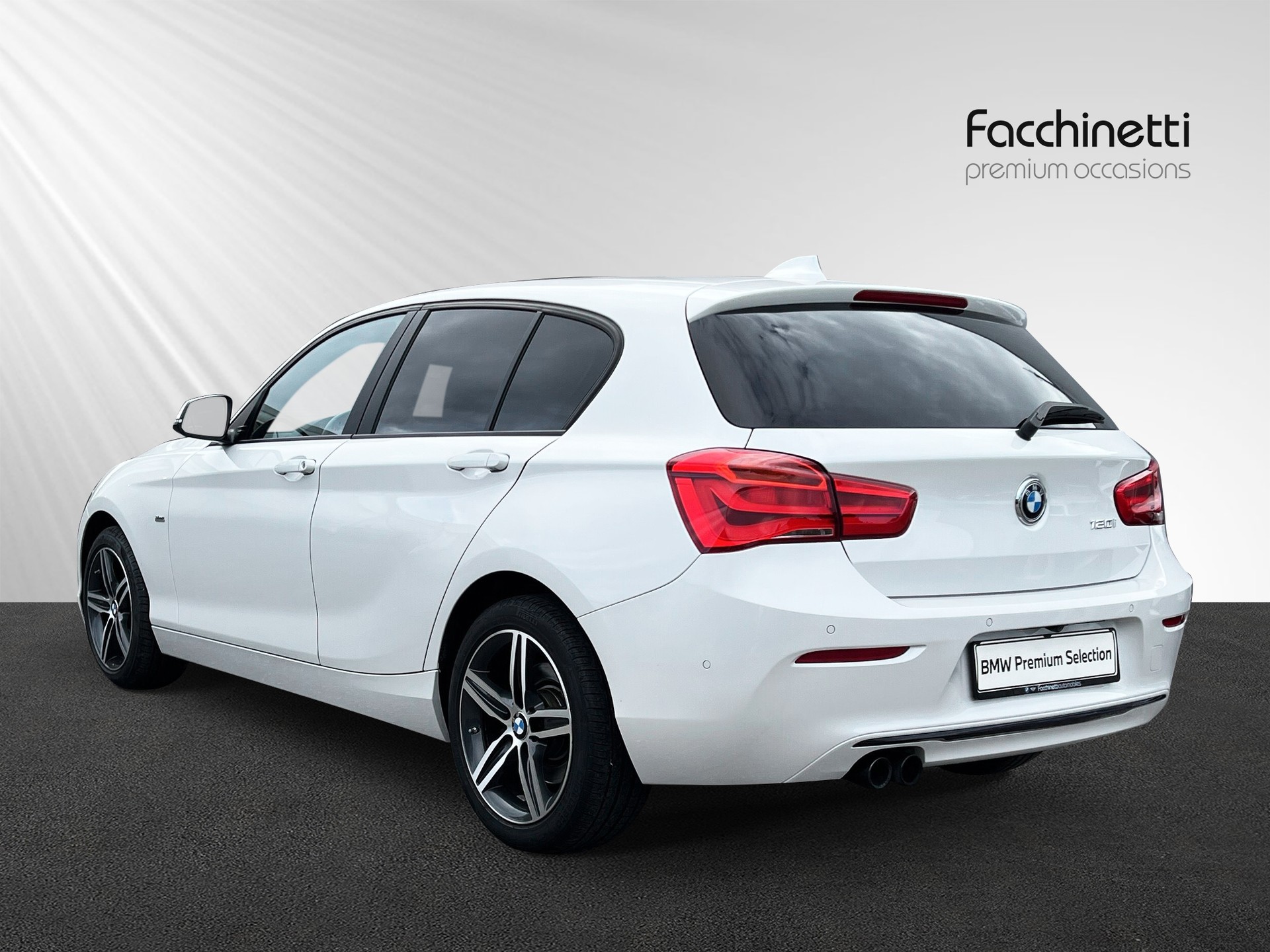 BMW 120i Sport Line Steptronic-image-2