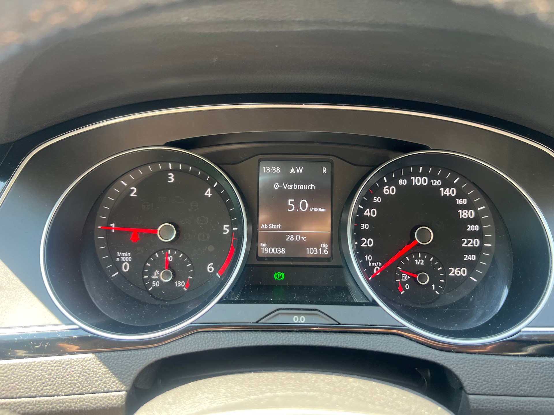 VW Passat Variant 2.0 TDI BMT Trendline DSG-image-13