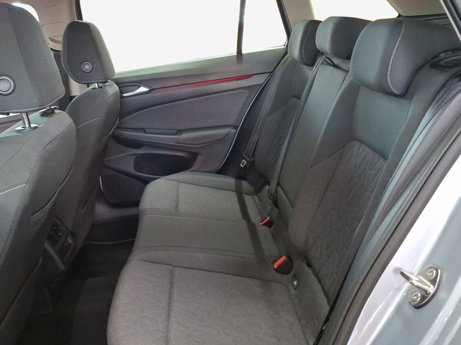 VW Golf Variant 1.5 eTSI mHEV Life DSG-image-11