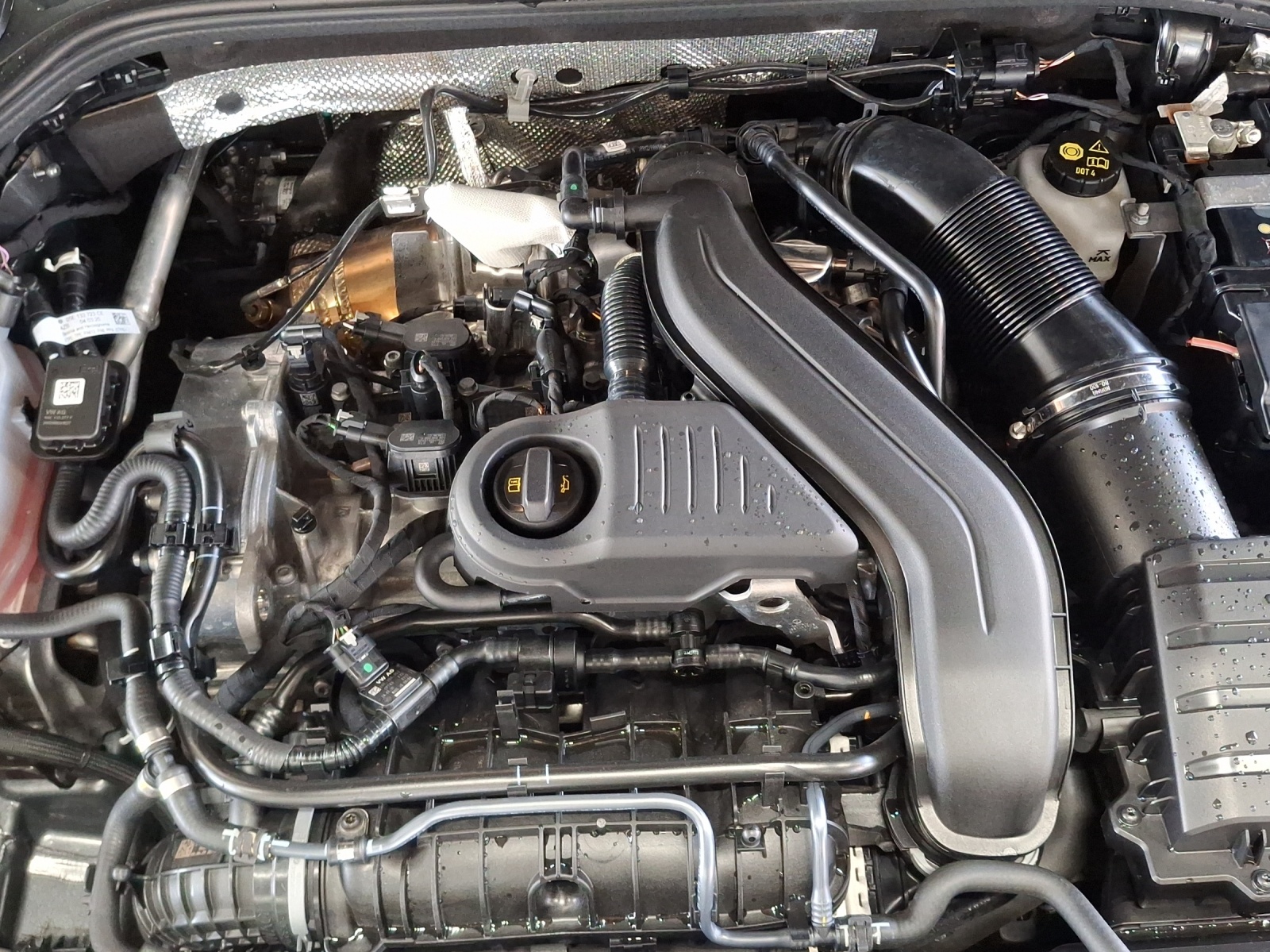 VW Golf Variant 1.5 eTSI mHEV Life DSG-image-15