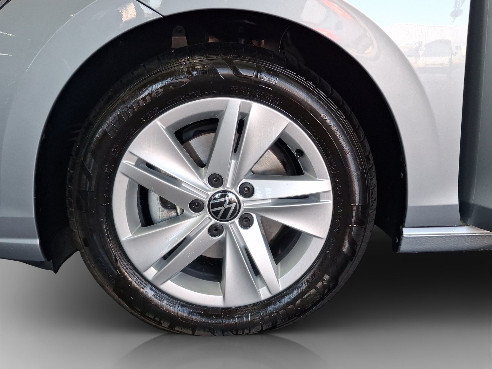 VW Golf Variant 1.5 eTSI mHEV Life DSG-image-14