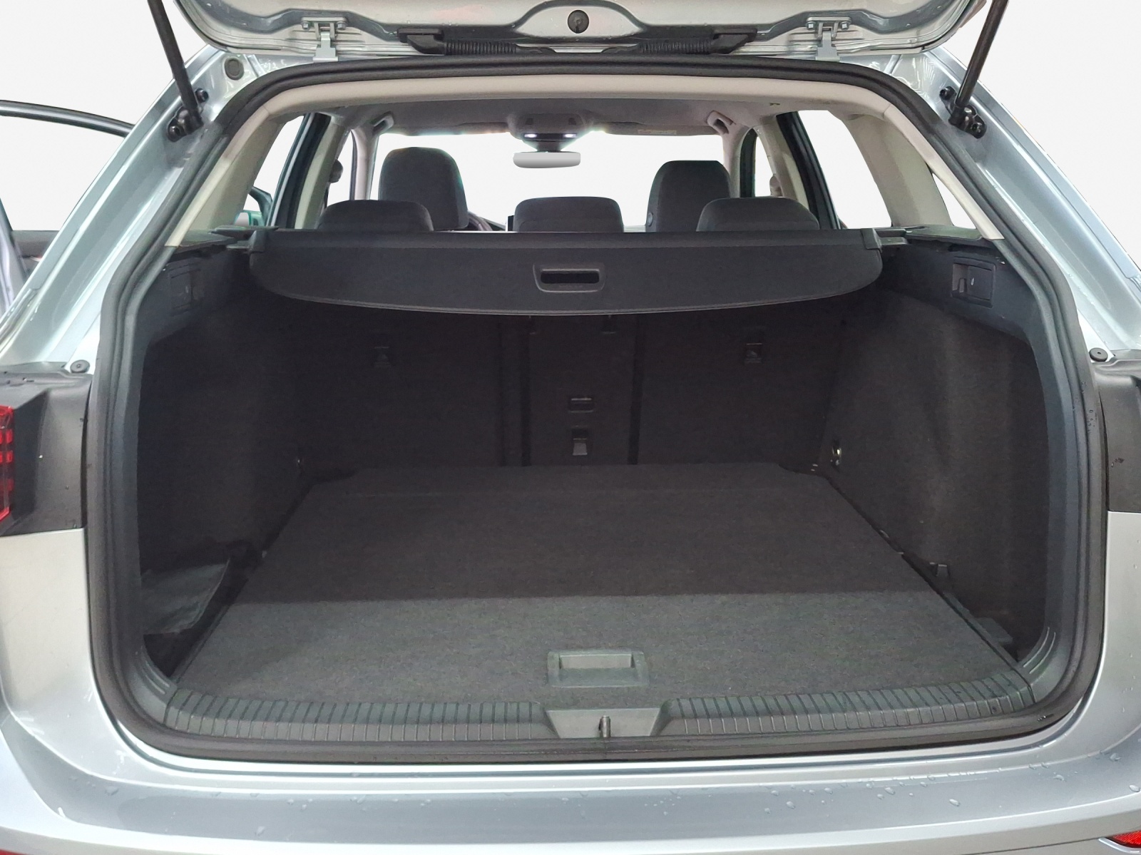 VW Golf Variant 1.5 eTSI mHEV Life DSG-image-12
