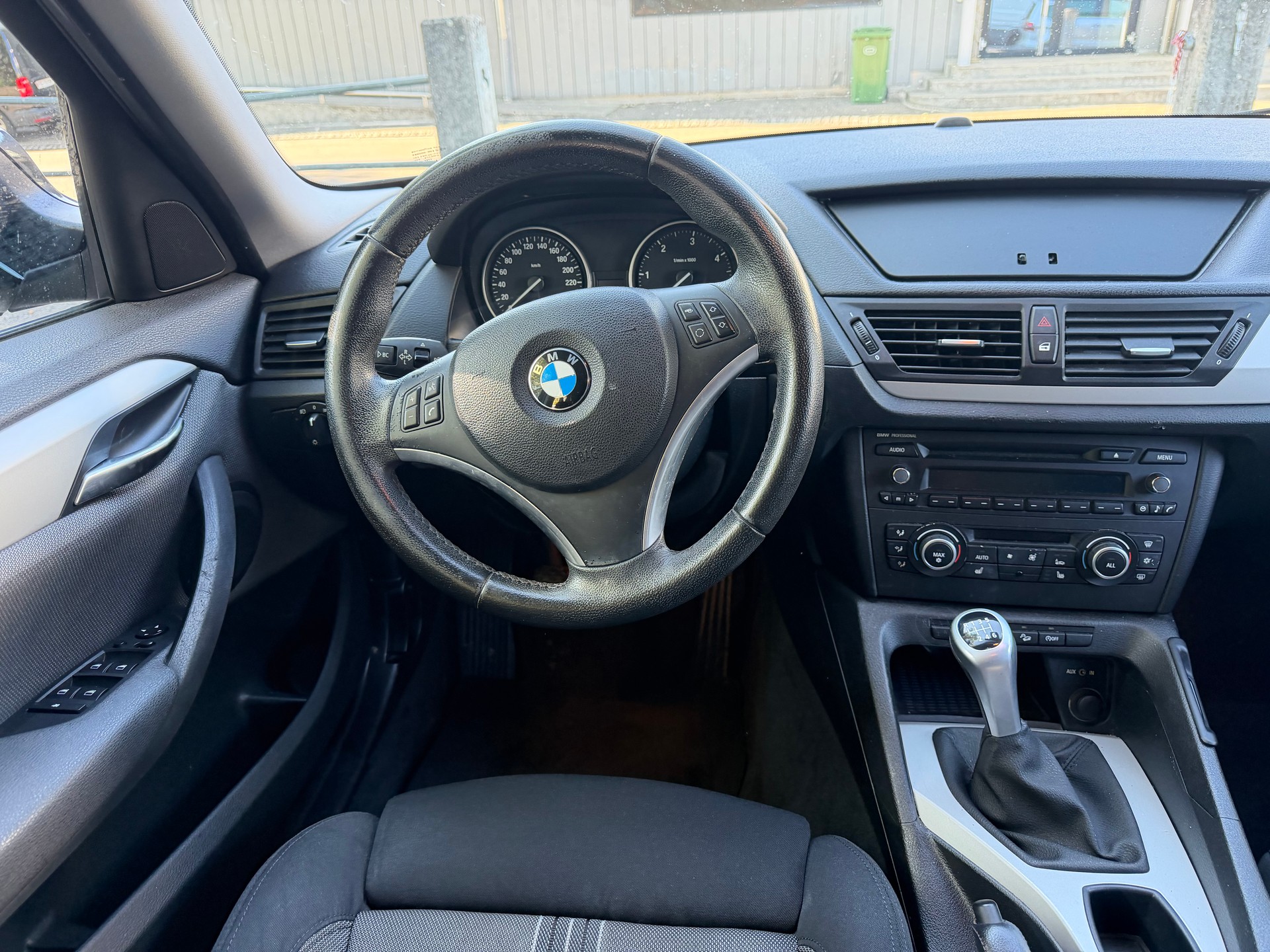 BMW X1 xDrive 18d ** Klima-auto ** Xenon ** Parksensor H ** Tempomat ** Ab MFK 23.04.2025 **-image-3