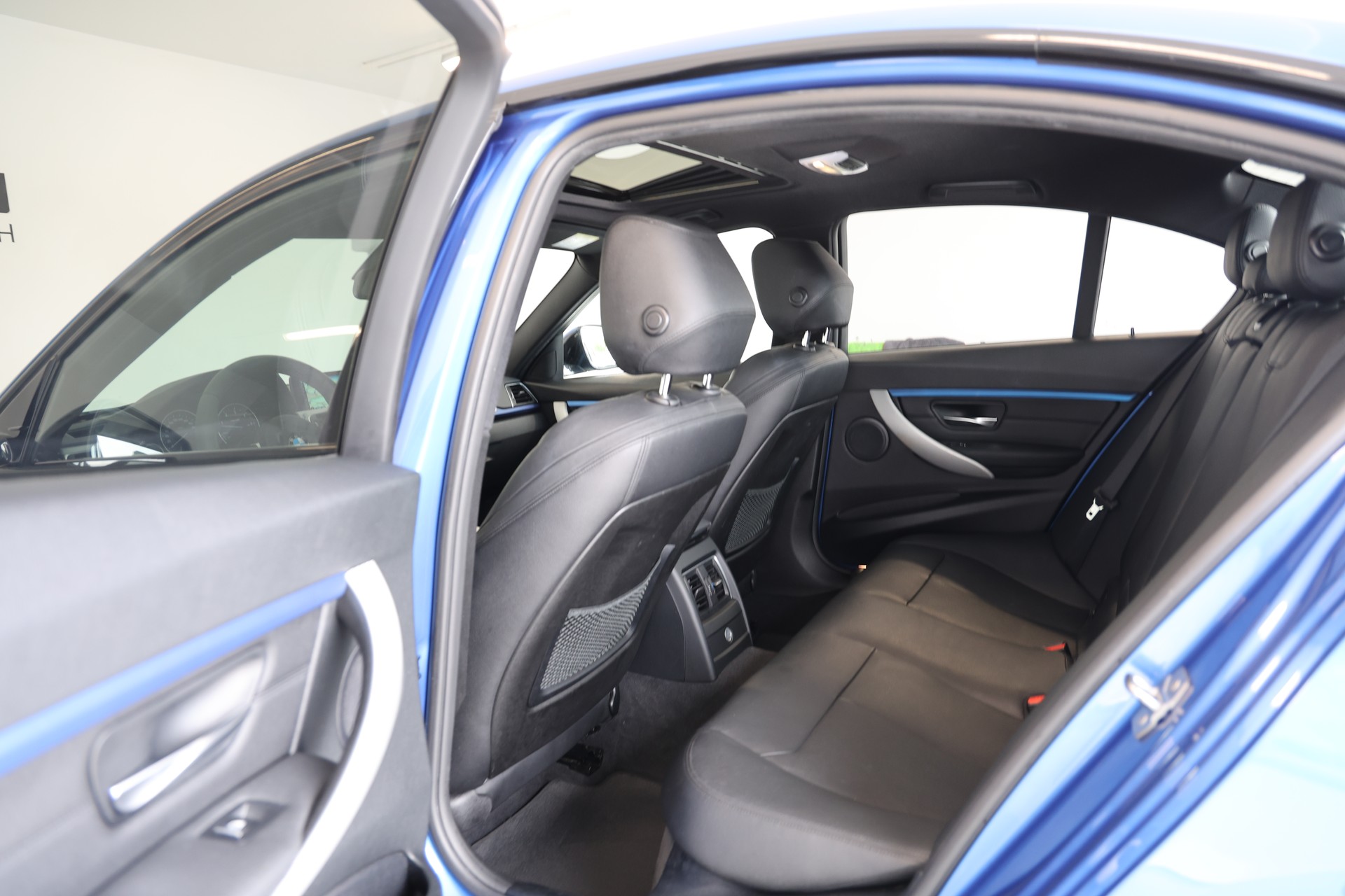 BMW 330d xDrive M Sport Steptronic-image-14