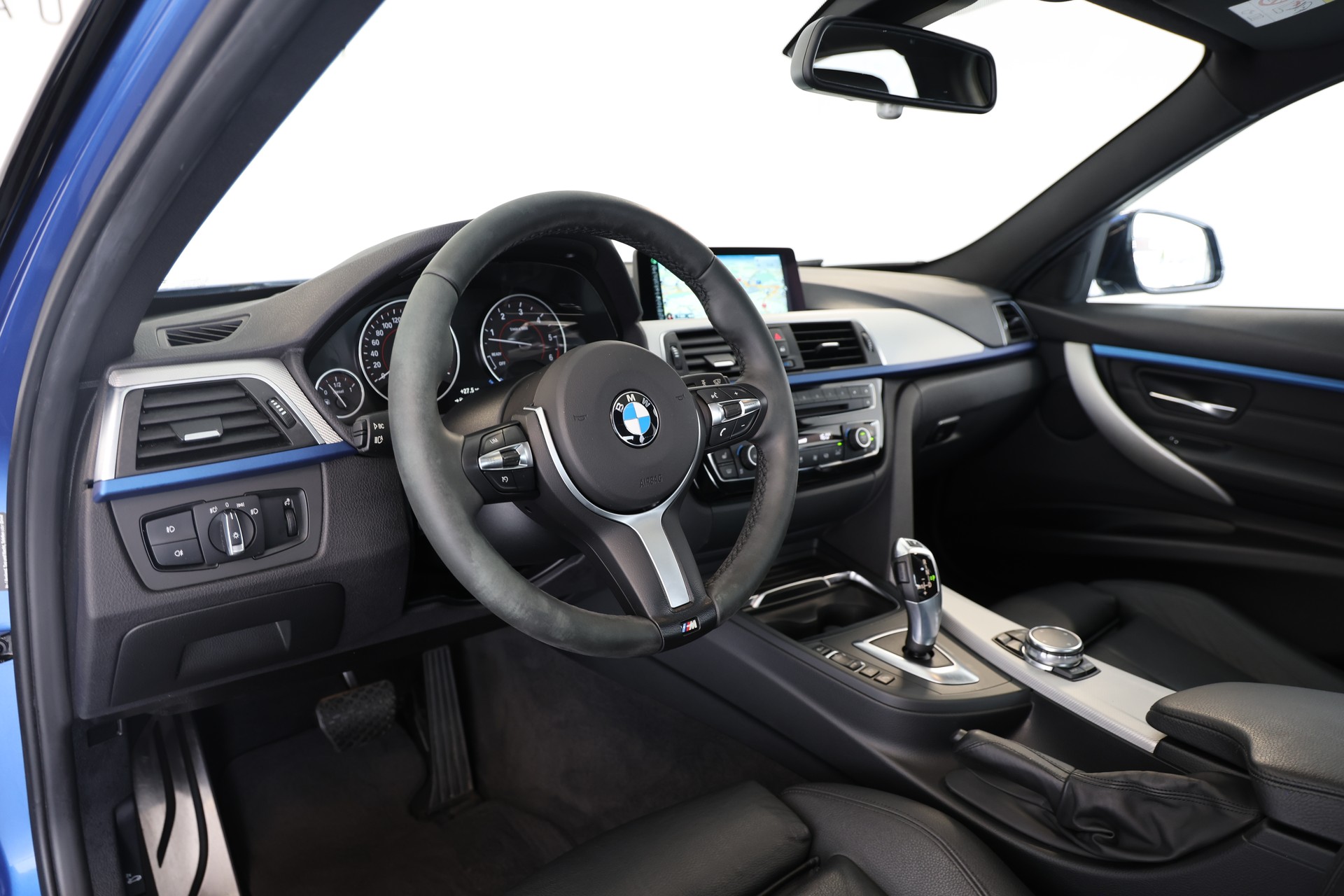 BMW 330d xDrive M Sport Steptronic-image-7