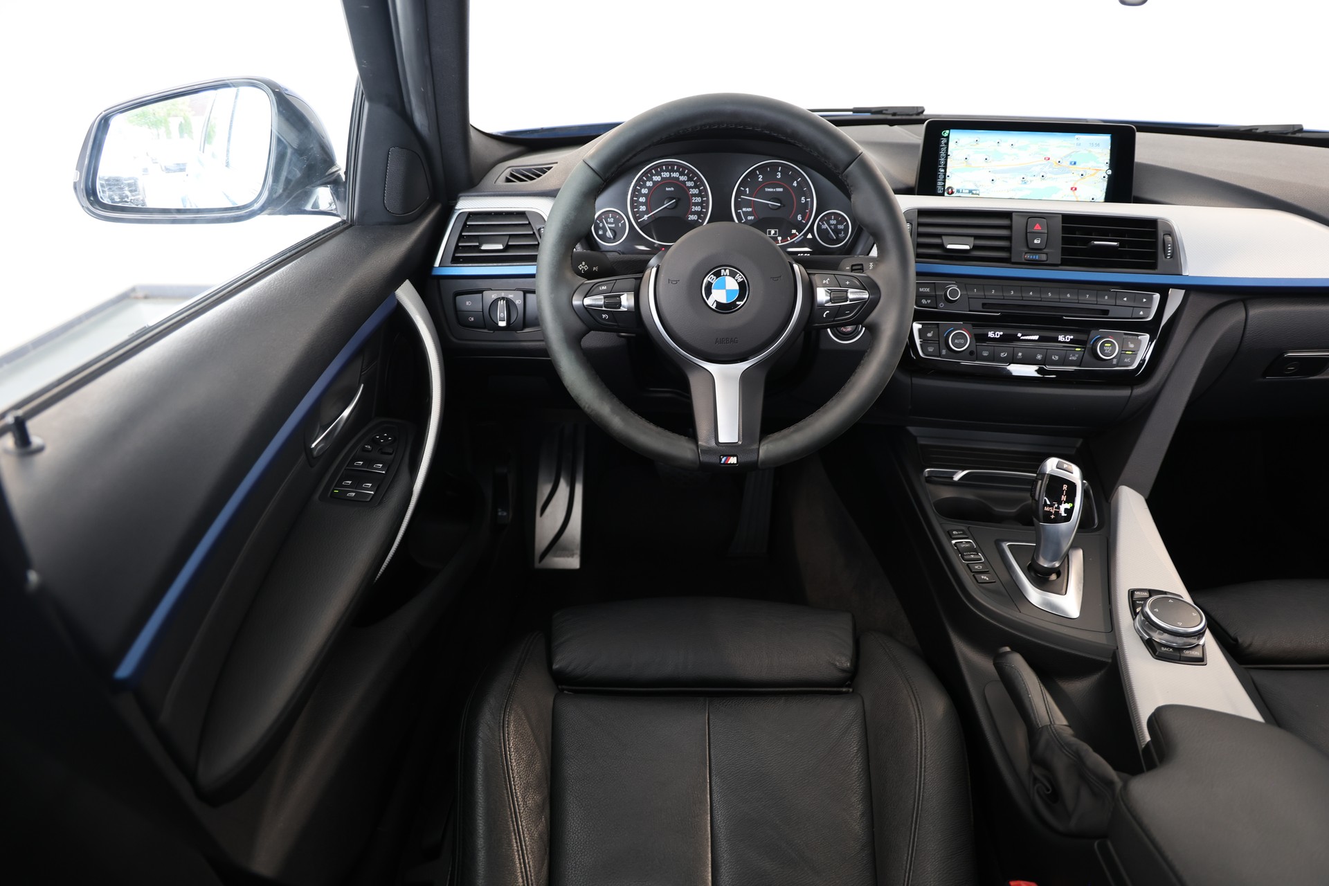 BMW 330d xDrive M Sport Steptronic-image-8