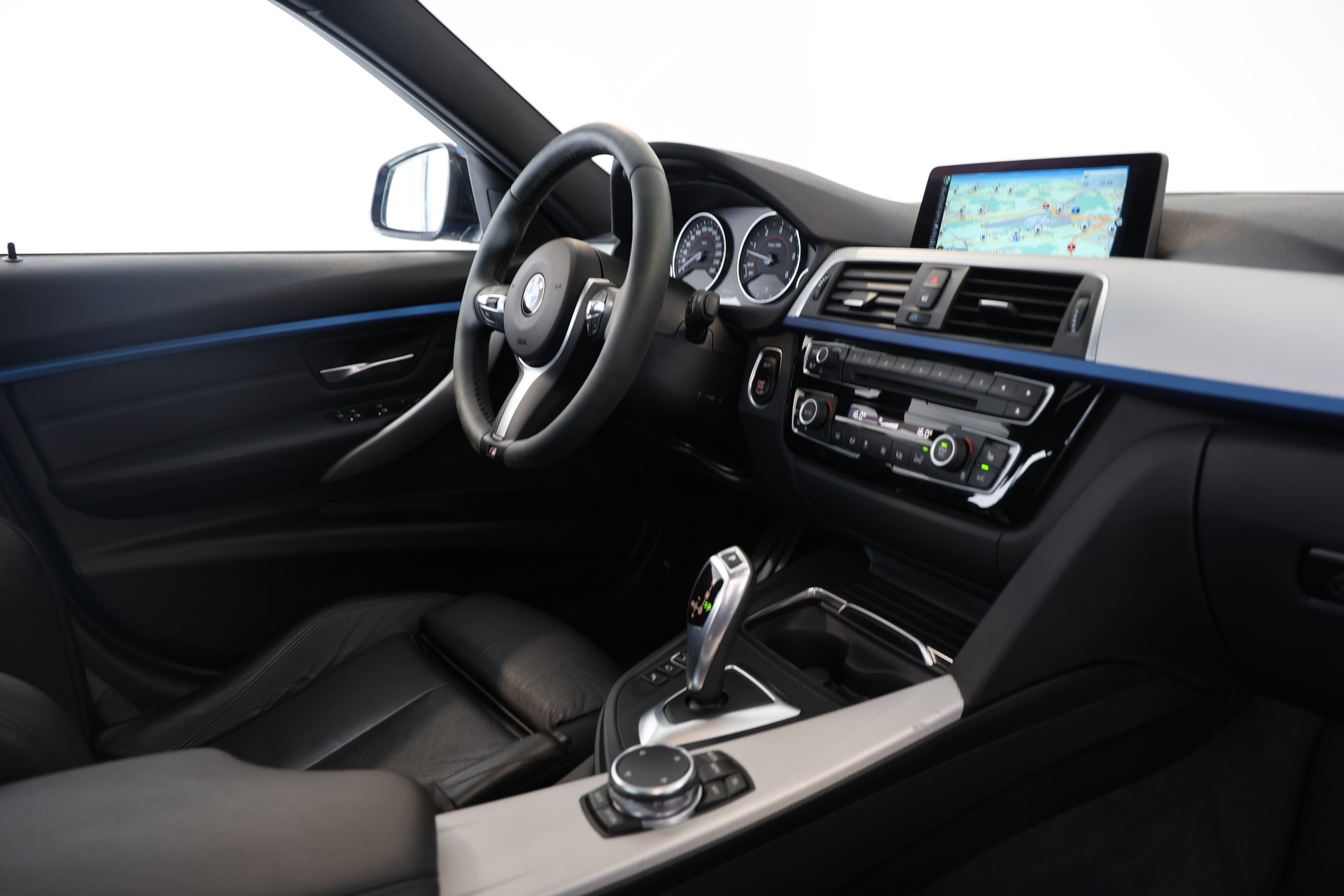 BMW 330d xDrive M Sport Steptronic-image-12
