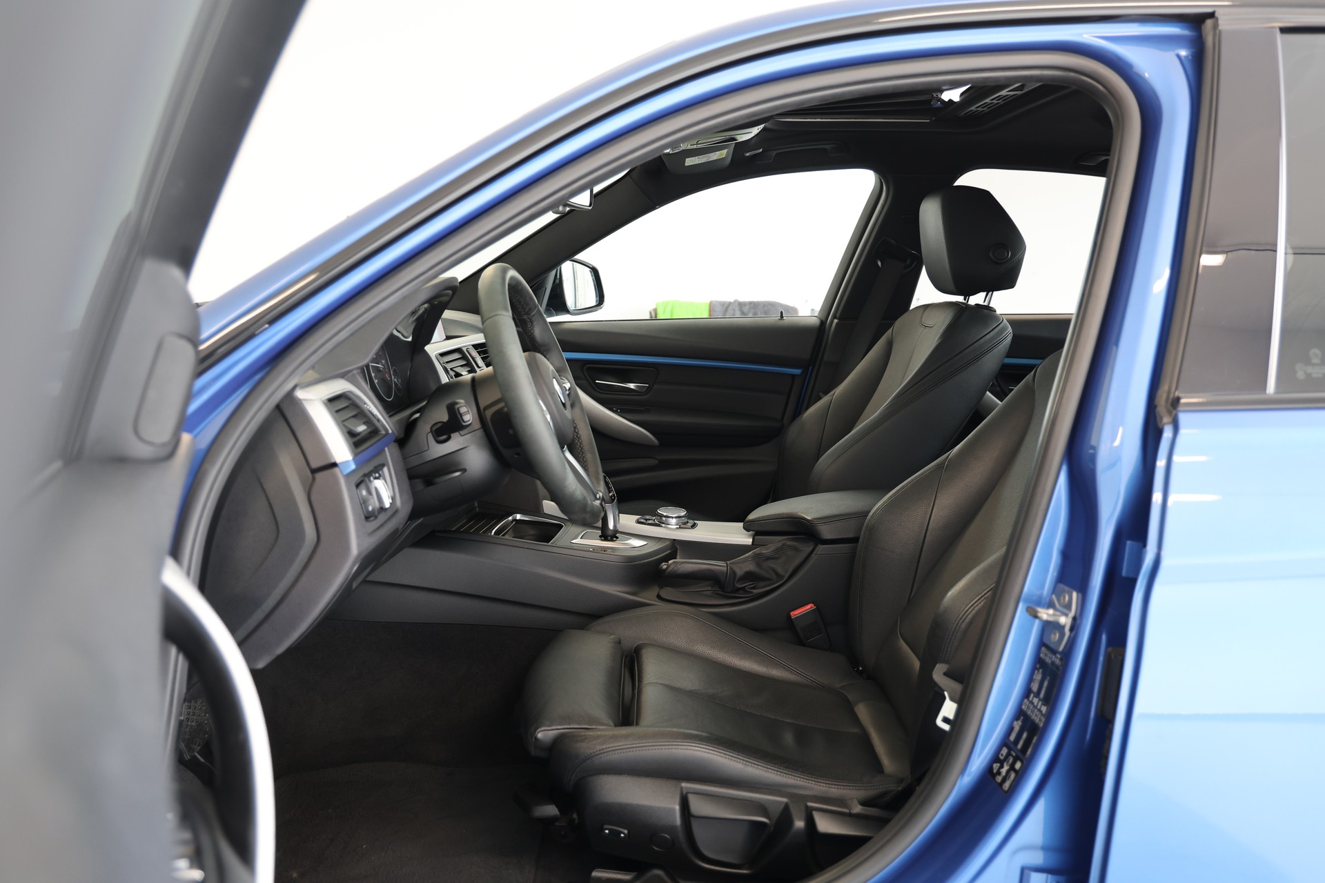 BMW 330d xDrive M Sport Steptronic-image-5