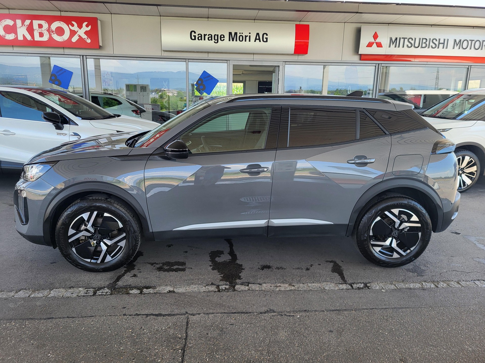 PEUGEOT 2008 1.2 Hybrid 145 Allure Premium-image-2