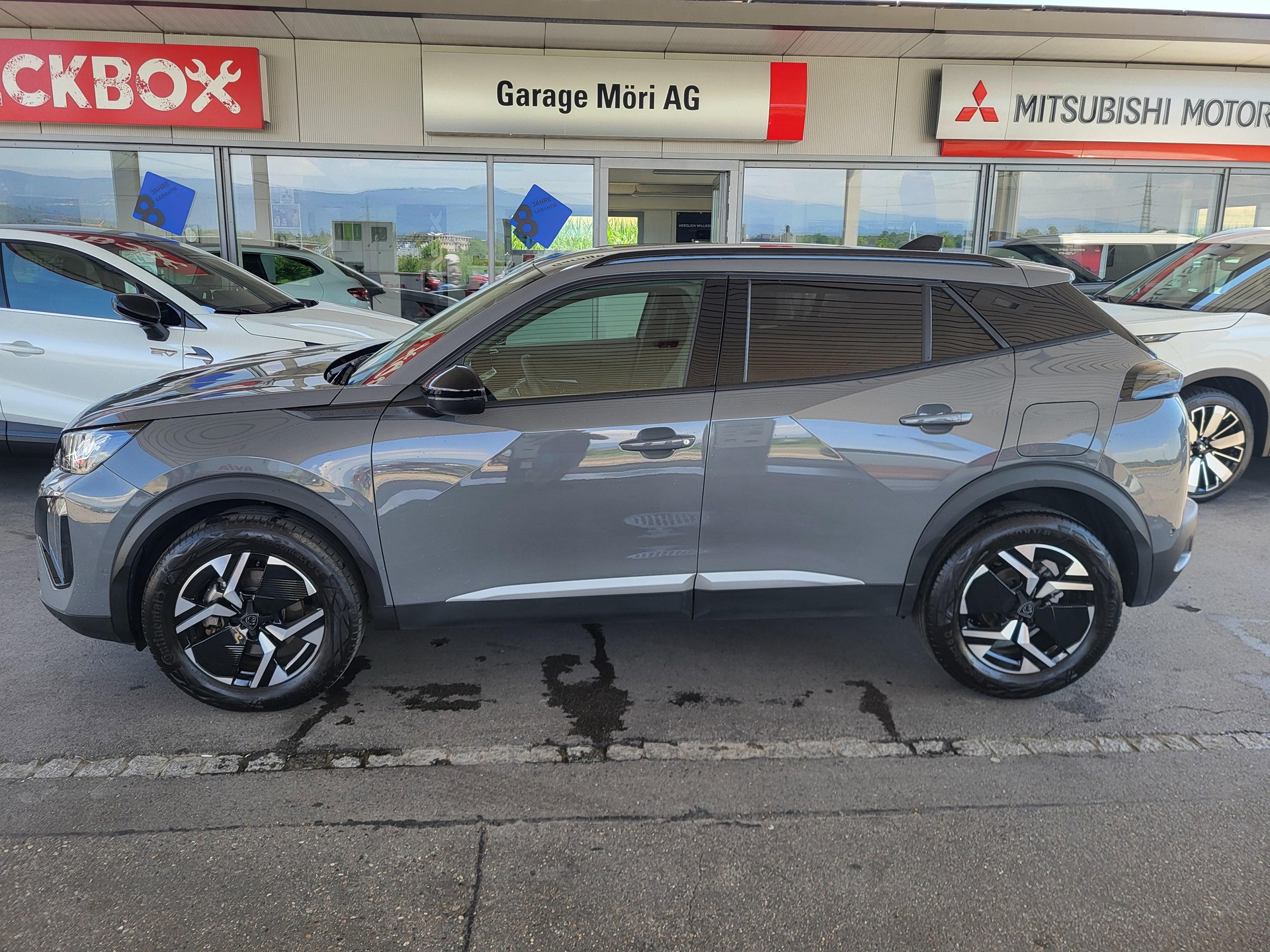 PEUGEOT 2008 1.2 Hybrid 145 Allure Premium-image-3