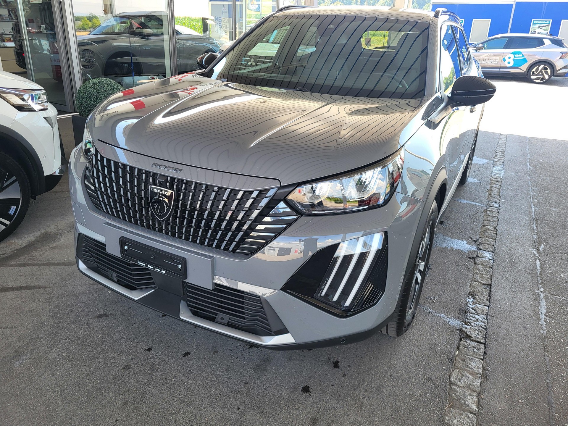 PEUGEOT 2008 1.2 Hybrid 145 Allure Premium-image-1