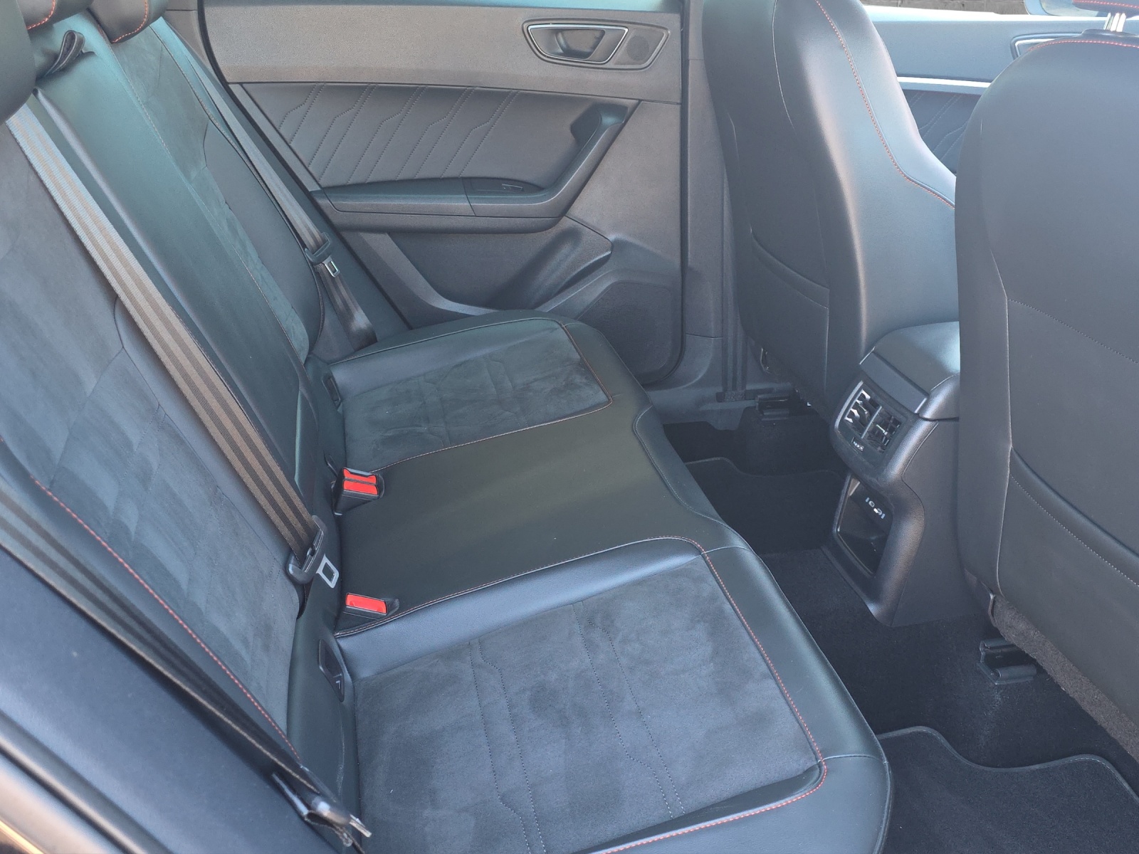 SEAT Ateca 2.0 TDI CR Move FR 4Drive DSG "Vollausstattung"-image-12